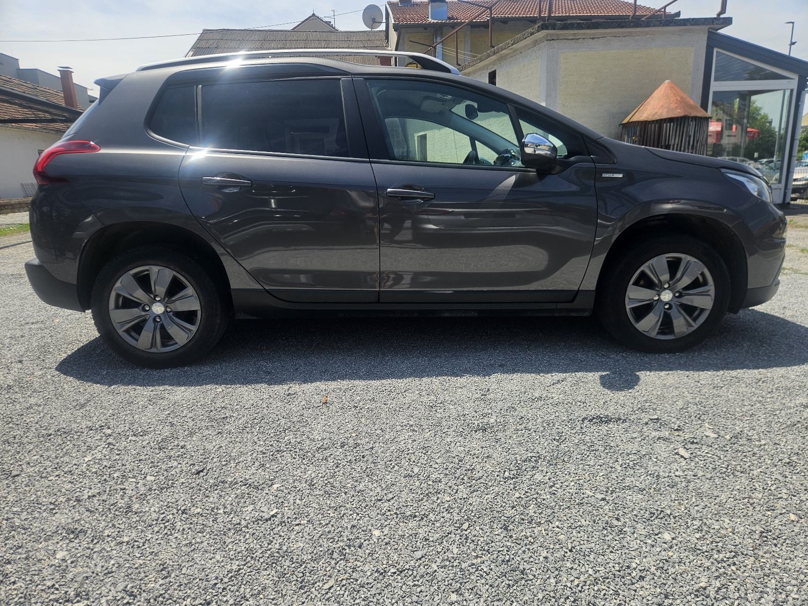 PEUGEOT 2008 1,2 PureTech STYLE NAVIGACIJA KLIMA ALU FELGE TEMPOMAT, fotografija 5