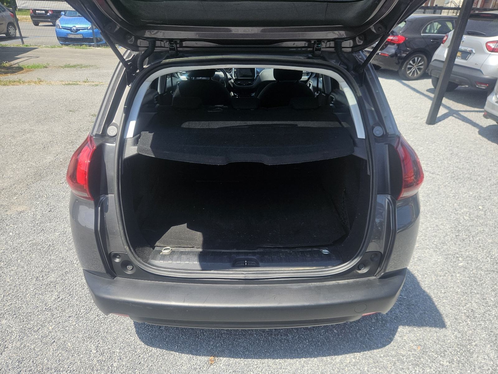 PEUGEOT 2008 1,2 PureTech STYLE NAVIGACIJA KLIMA ALU FELGE TEMPOMAT, fotografija 17