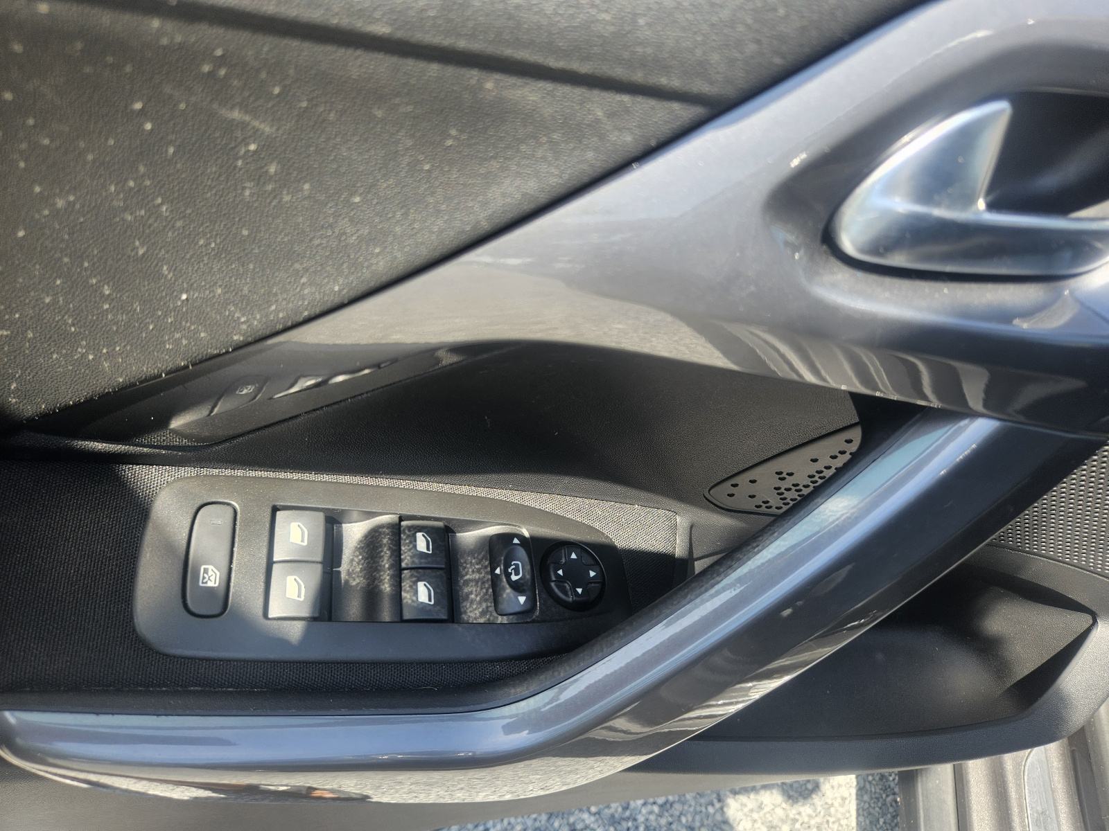 PEUGEOT 2008 1,2 PureTech STYLE NAVIGACIJA KLIMA ALU FELGE TEMPOMAT, fotografija 15