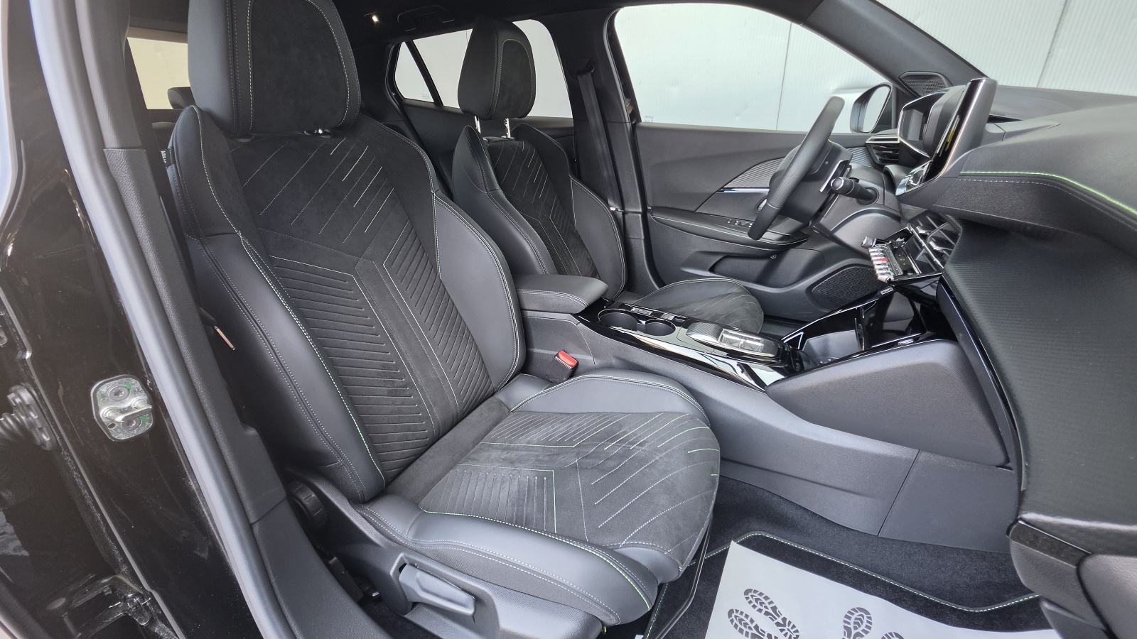Peugeot 2008 1,2, REDIZAJN, EAT8, 130KS, GT-LINE, PANO, MASAŽA, fotografija 8