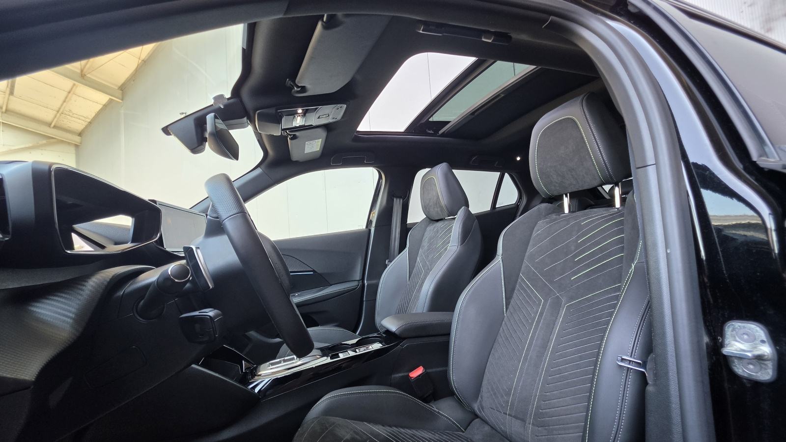 Peugeot 2008 1,2, REDIZAJN, EAT8, 130KS, GT-LINE, PANO, MASAŽA, fotografija 18