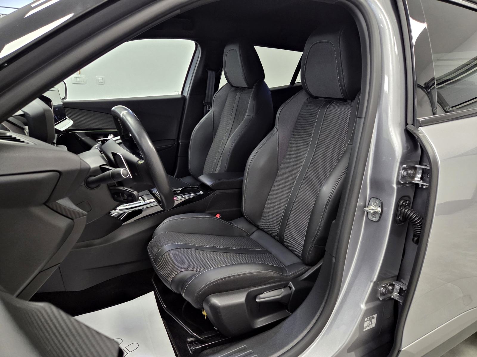 Peugeot 2008 1,2 REDIZAJN, GT LINE, AUTOMATIK, GARANCIJA NA KM, fotografija 11