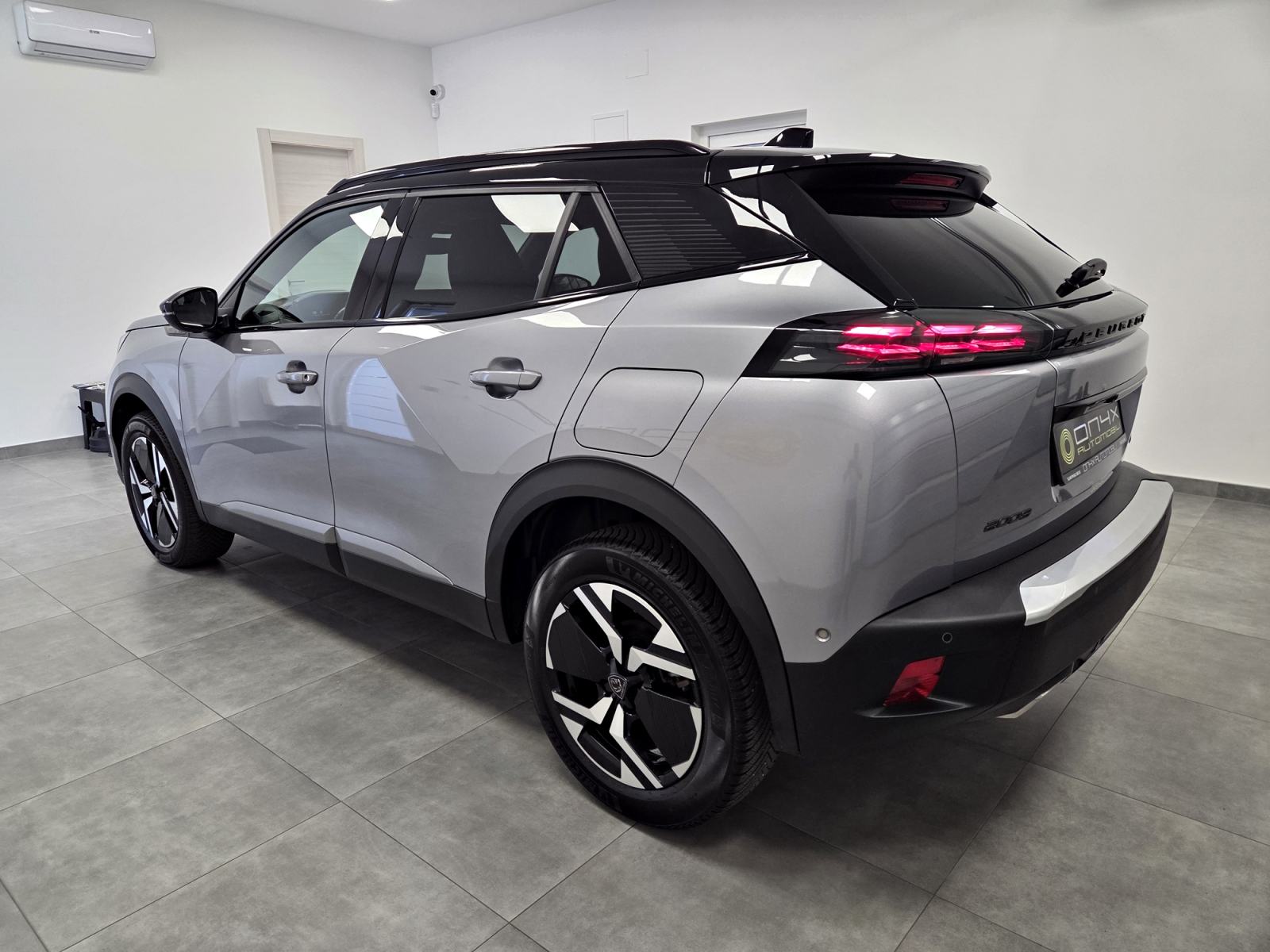 Peugeot 2008 1,2 REDIZAJN, GT LINE, AUTOMATIK, GARANCIJA NA KM, fotografija 4