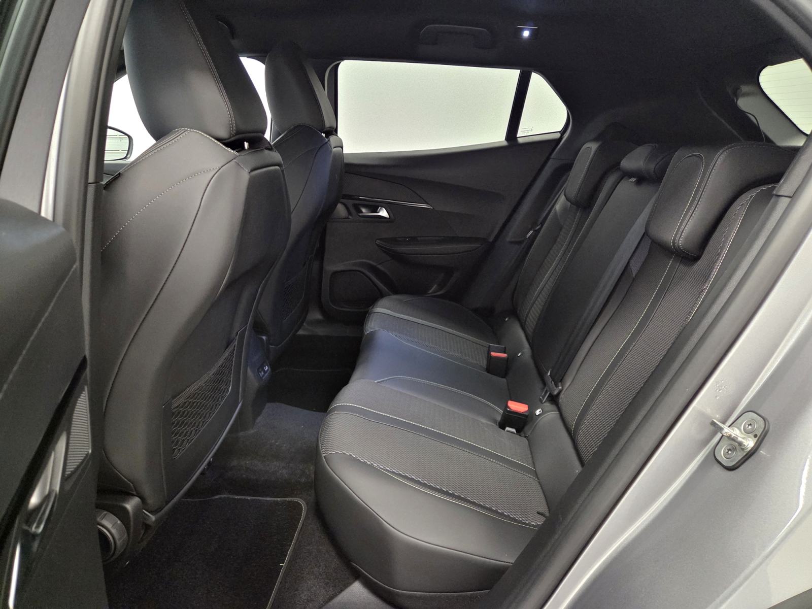 Peugeot 2008 1,2 REDIZAJN, GT LINE, AUTOMATIK, GARANCIJA NA KM, fotografija 13