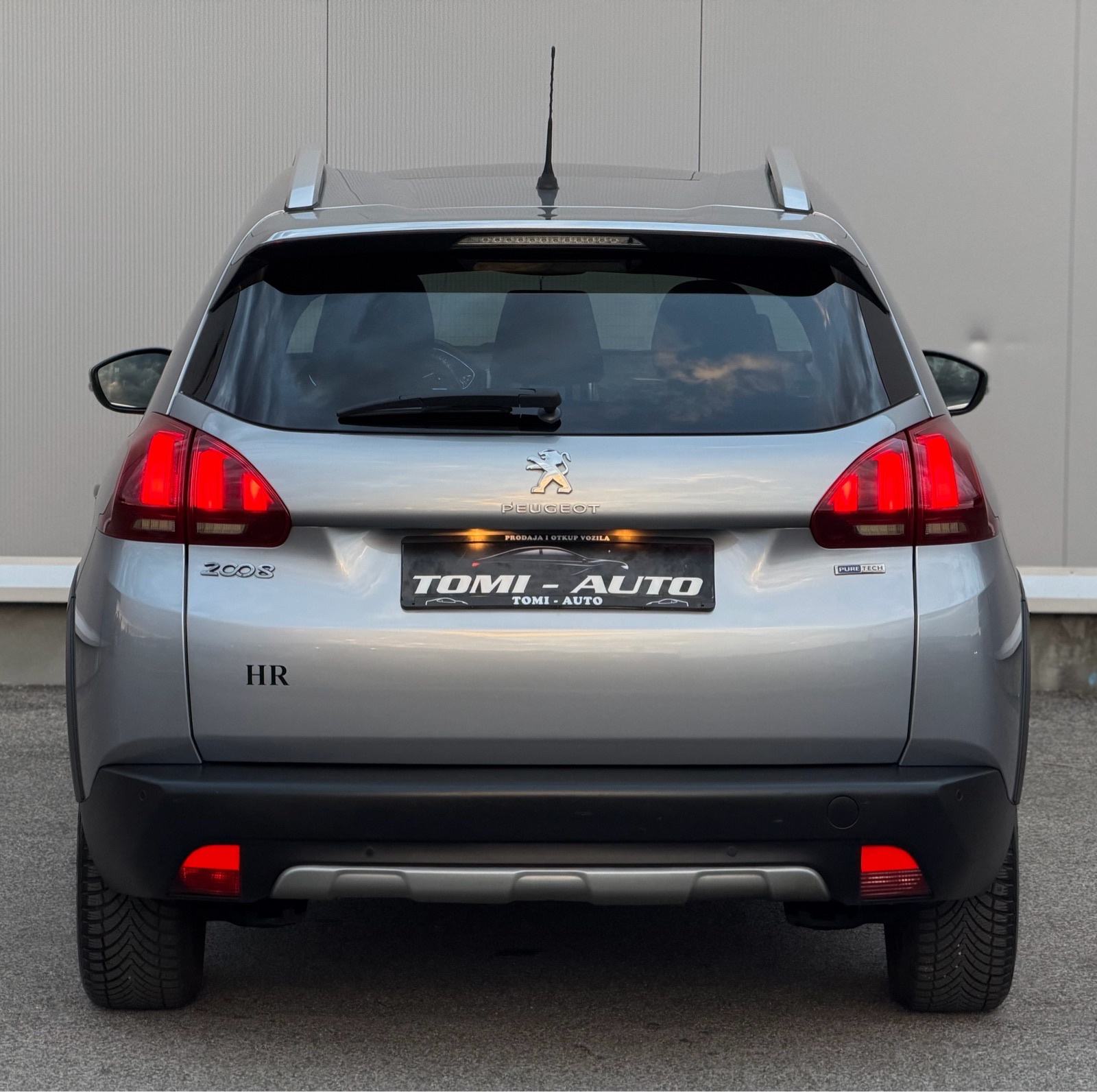PEUGEOT 2008 1,2-REGISTRIRAN GODINU DANA-PANORAMA-VELIKI SERVIS-KLIMA-, fotografija 4