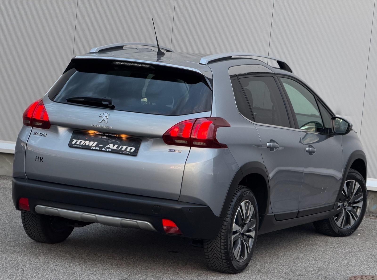 PEUGEOT 2008 1,2-REGISTRIRAN GODINU DANA-PANORAMA-VELIKI SERVIS-KLIMA-, fotografija 5