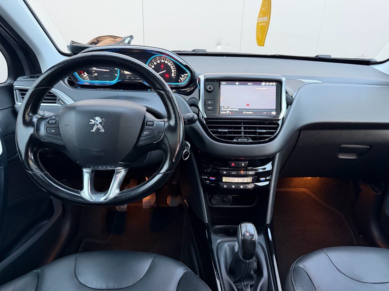 PEUGEOT 2008 1,2-REGISTRIRAN GODINU DANA-PANORAMA-VELIKI SERVIS-KLIMA-, fotografija 12