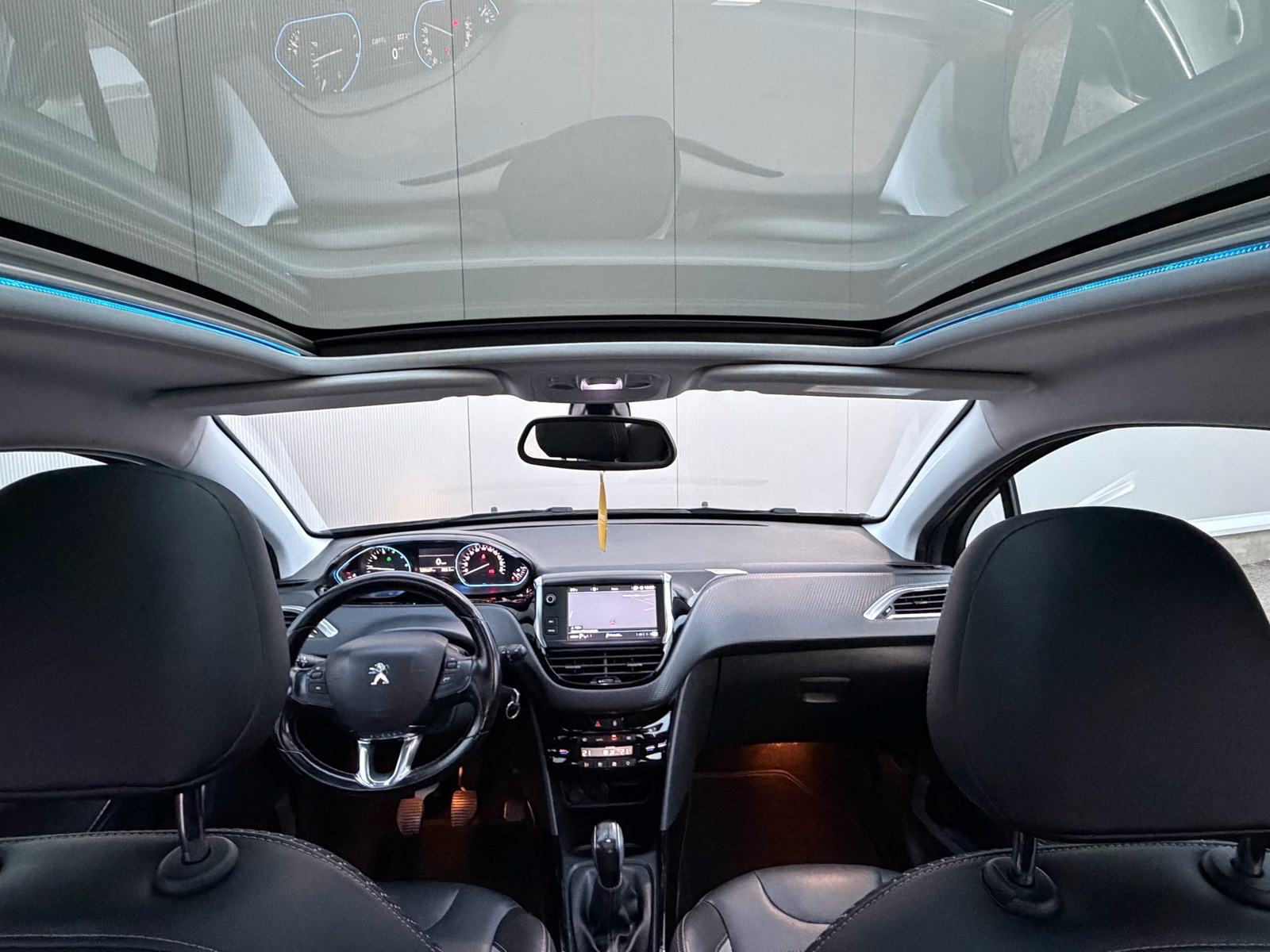PEUGEOT 2008 1,2-REGISTRIRAN GODINU DANA-PANORAMA-VELIKI SERVIS-KLIMA-, fotografija 8