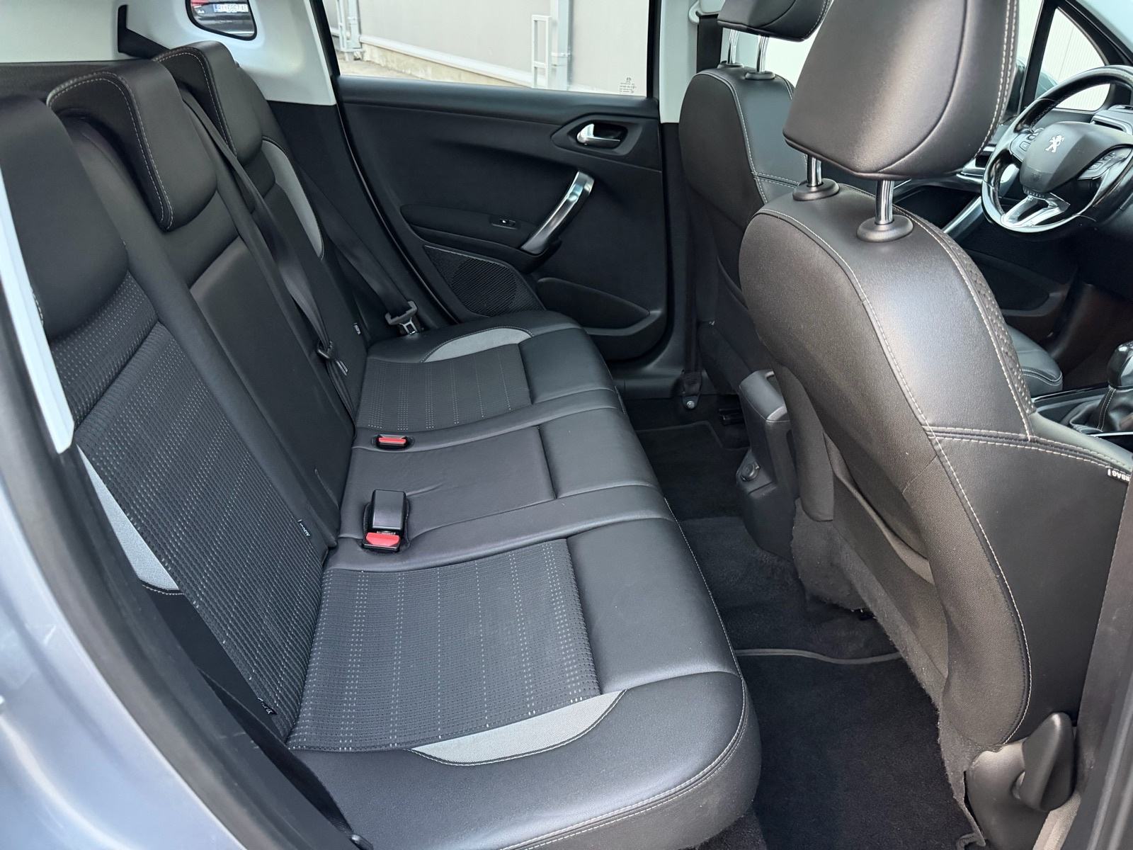 PEUGEOT 2008 1,2-REGISTRIRAN GODINU DANA-PANORAMA-VELIKI SERVIS-KLIMA-, fotografija 14