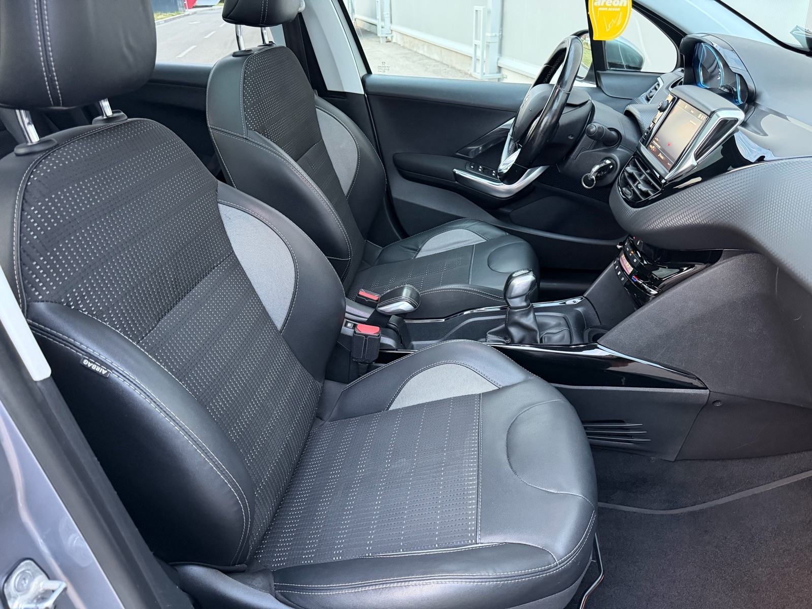 PEUGEOT 2008 1,2-REGISTRIRAN GODINU DANA-PANORAMA-VELIKI SERVIS-KLIMA-, fotografija 13