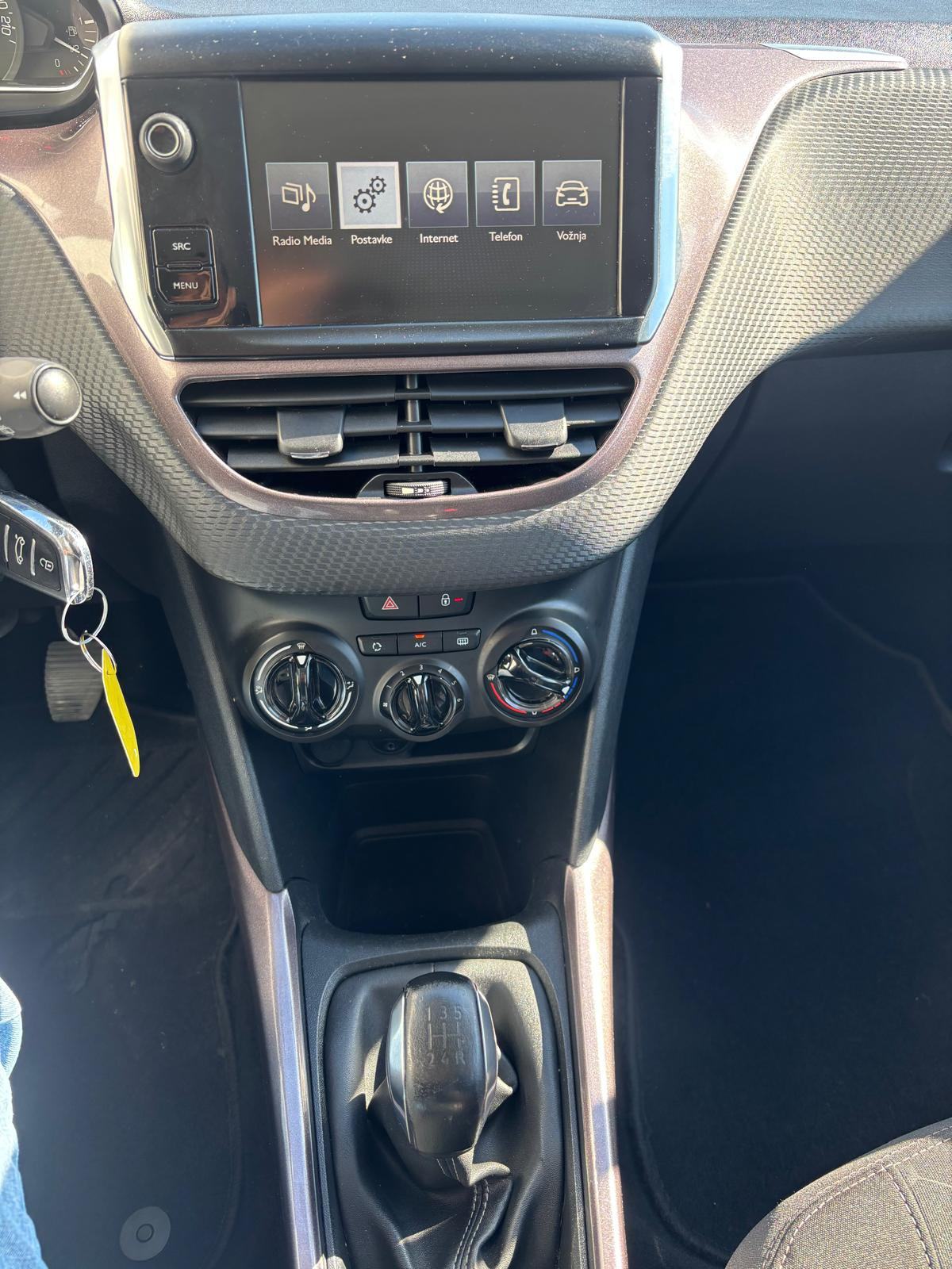 Peugeot 2008,1.2 style.,2015 god,reg 05/27,zamjena za skuplje ,servis, fotografija 7