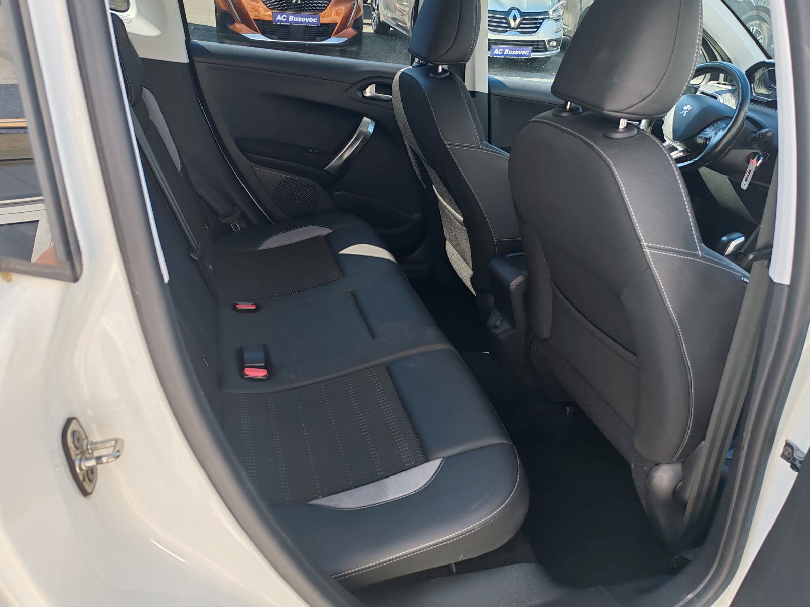 Peugeot 2008 1,2, fotografija 7