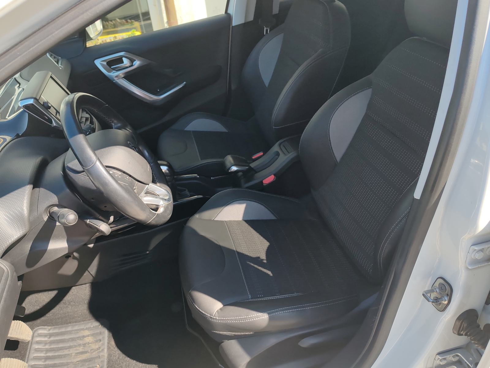 Peugeot 2008 1,2, fotografija 8