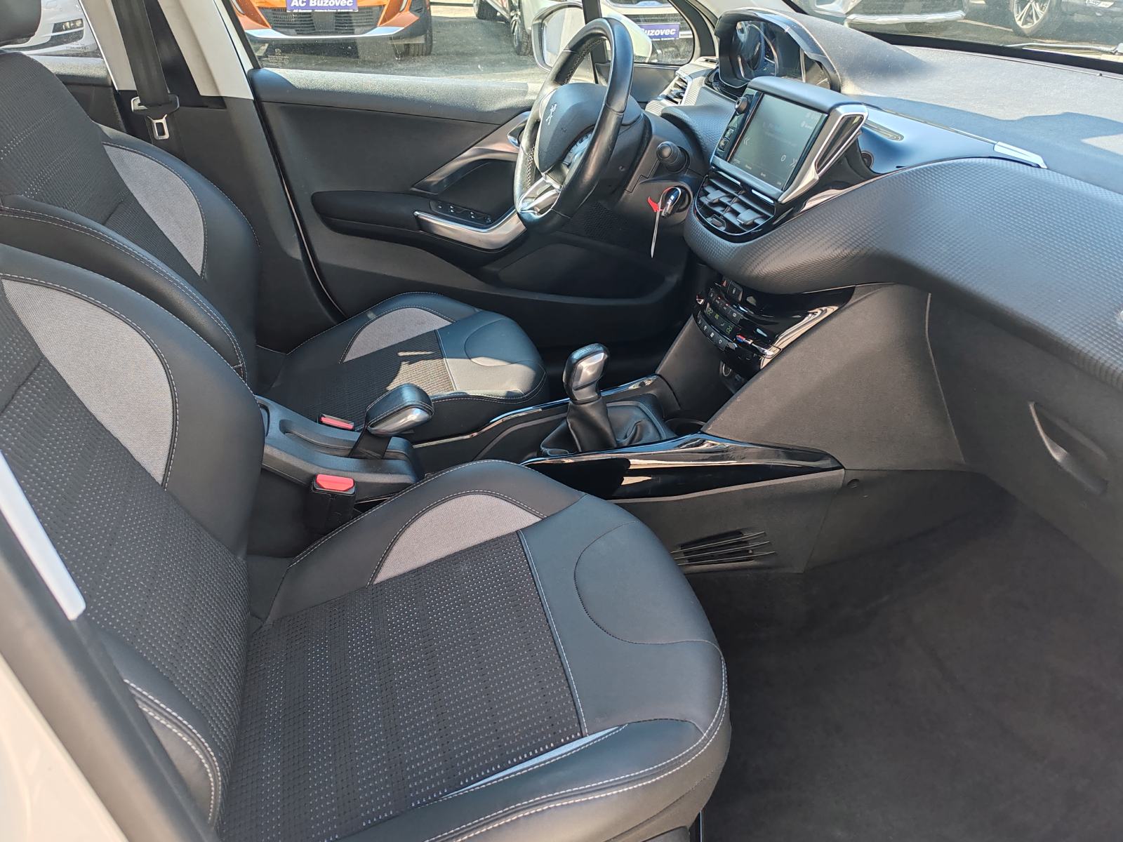 Peugeot 2008 1,2, fotografija 11