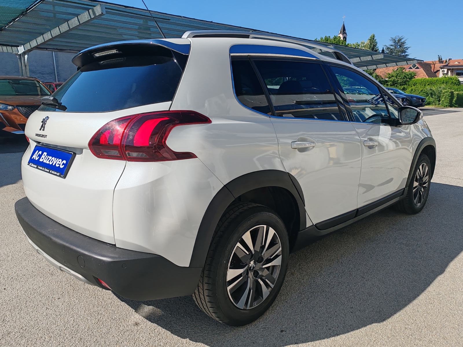 Peugeot 2008 1,2, fotografija 12