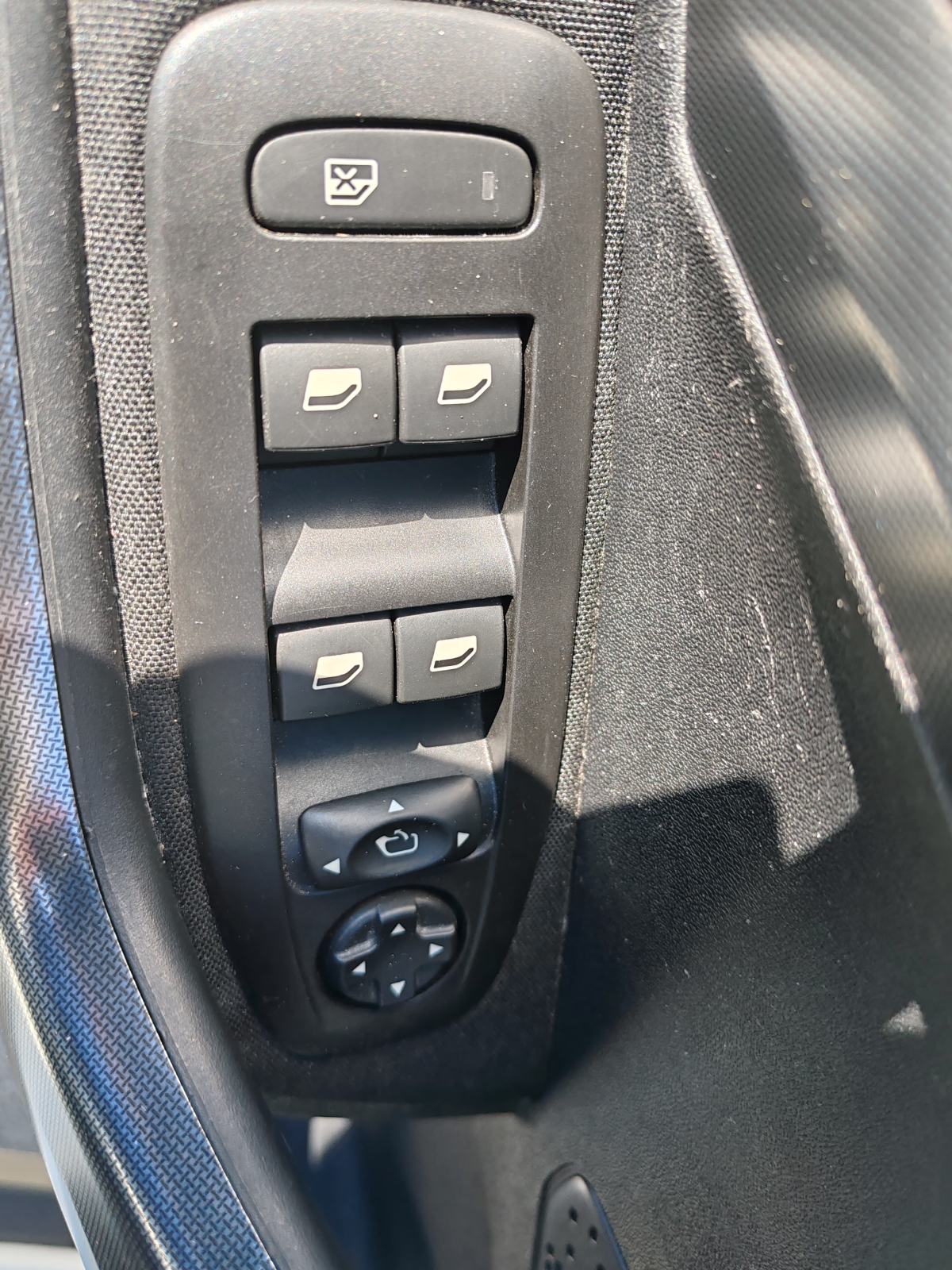 Peugeot 2008 1,2, fotografija 13