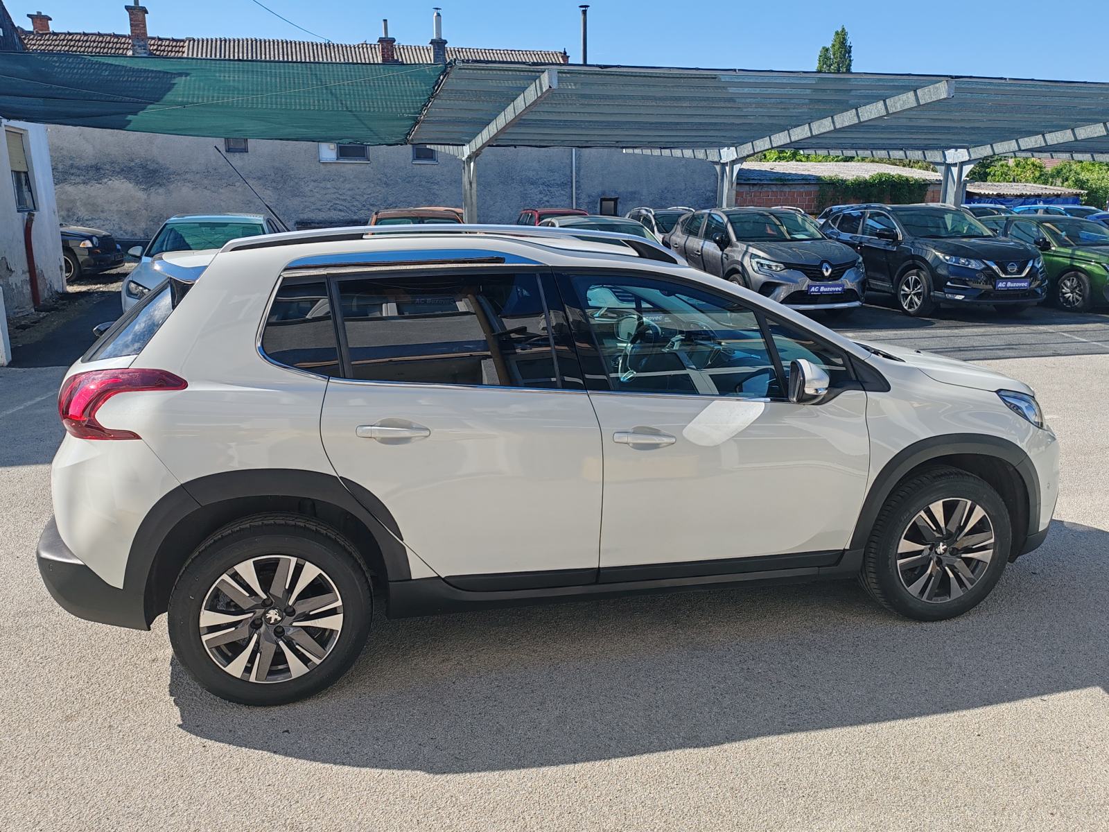 Peugeot 2008 1,2, fotografija 5