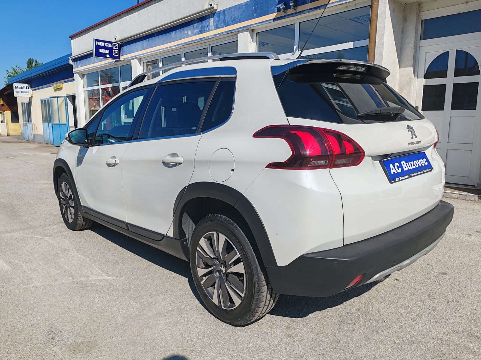 Peugeot 2008 1,2, fotografija 6