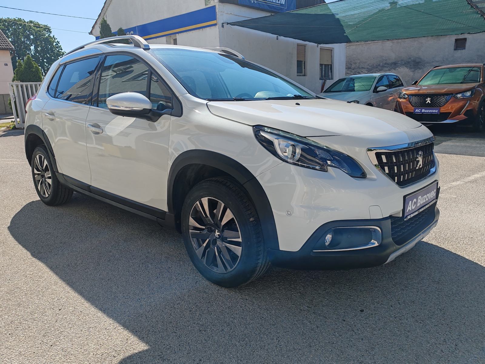 Peugeot 2008 1,2, fotografija 2