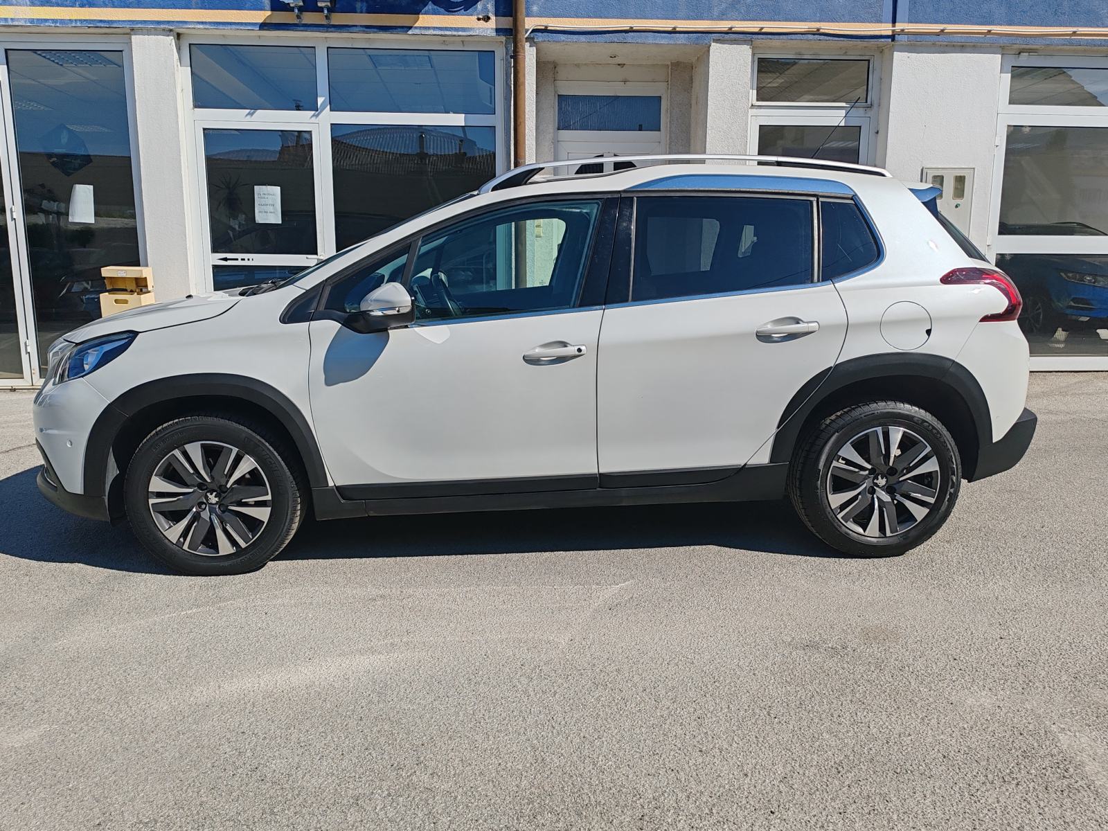 Peugeot 2008 1,2, fotografija 3