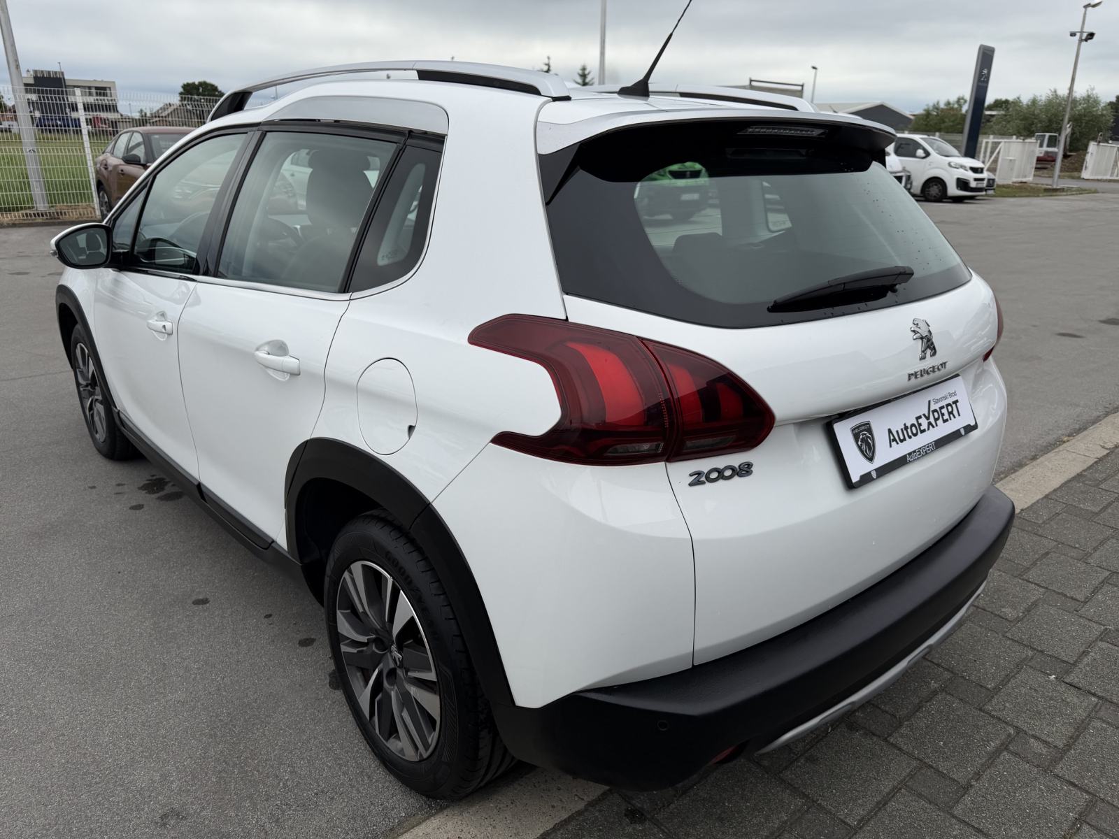Peugeot 2008 1,2 ALLURE, 107000 KM, 12 MJ JAMSTVO, ISPORUKA ODMAH, fotografija 5