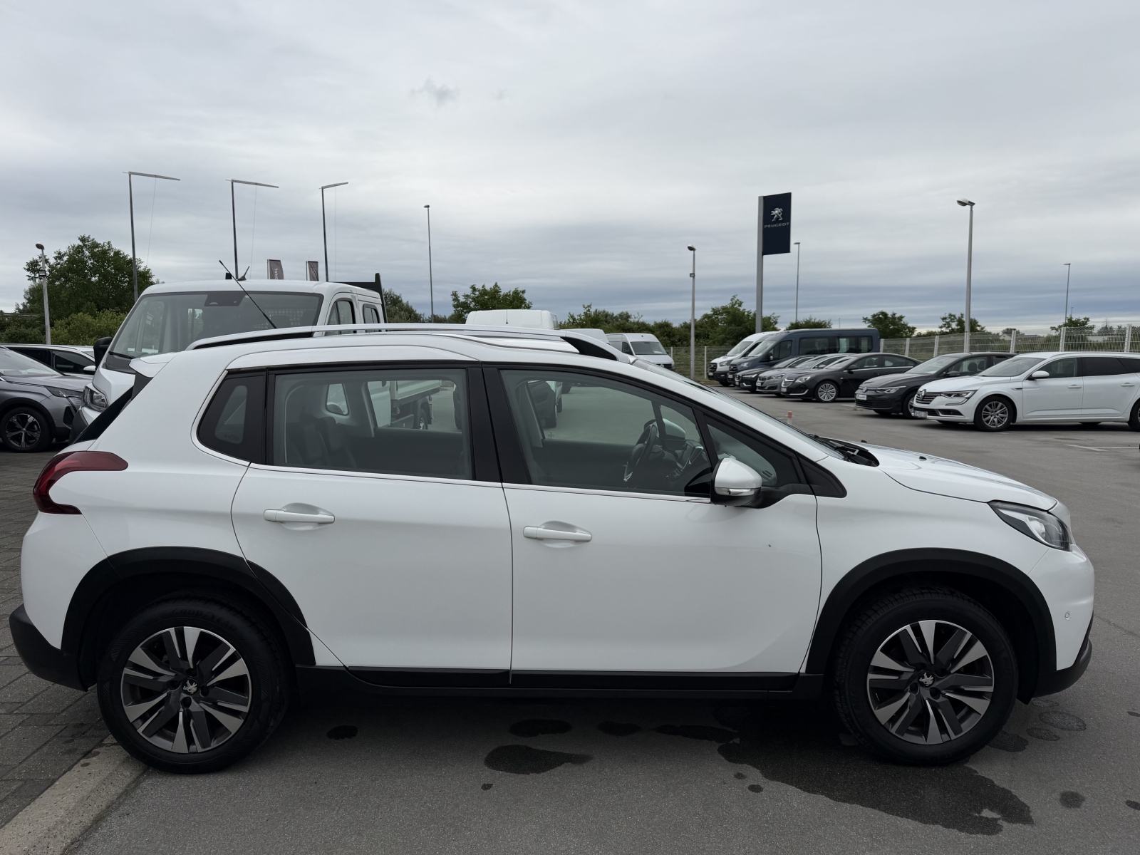 Peugeot 2008 1,2 ALLURE, 107000 KM, 12 MJ JAMSTVO, ISPORUKA ODMAH, fotografija 8