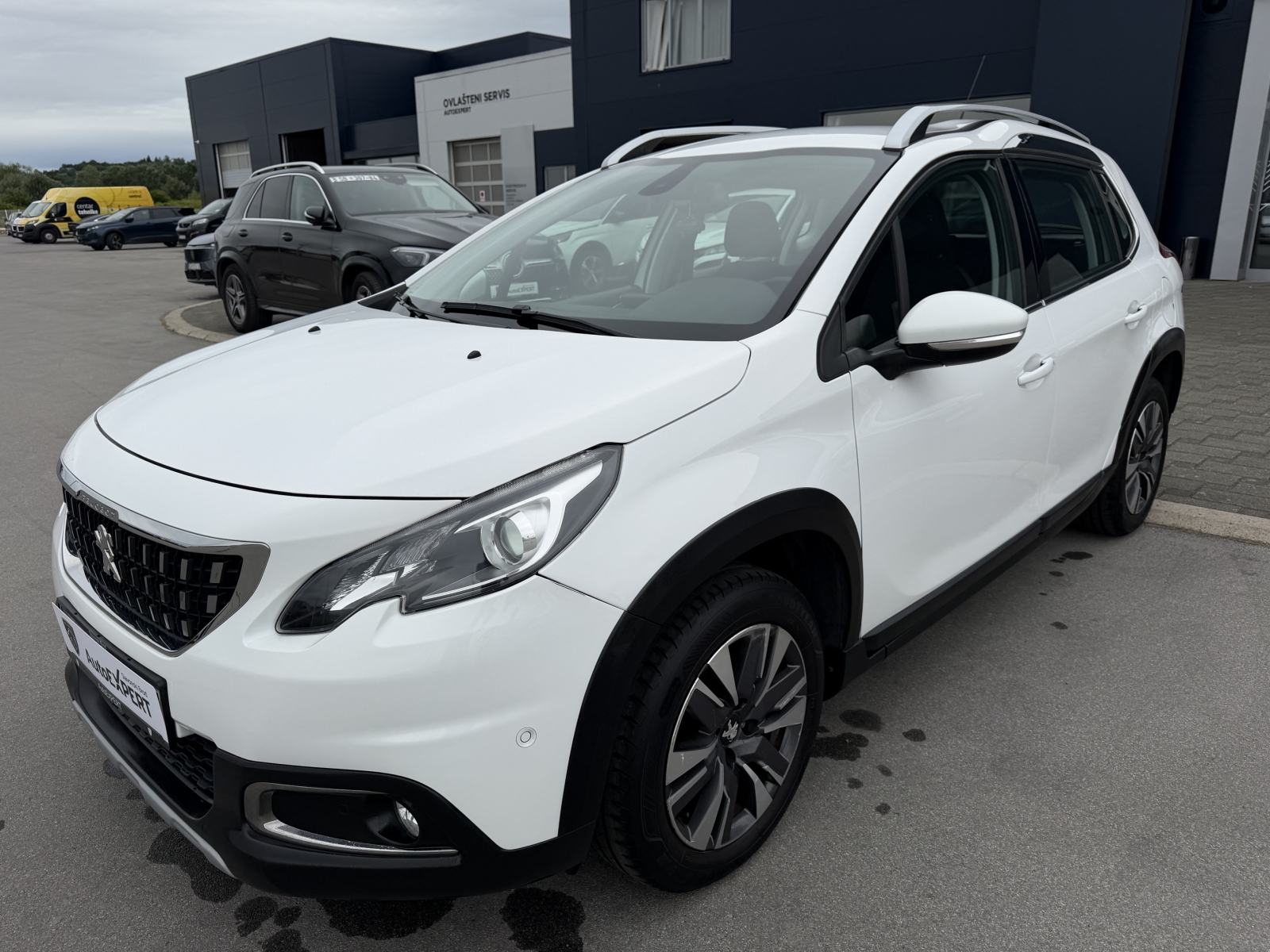 Peugeot 2008 1,2 ALLURE, 107000 KM, 12 MJ JAMSTVO, ISPORUKA ODMAH, fotografija 3