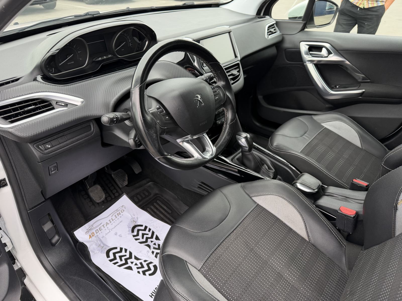 Peugeot 2008 1,2 ALLURE, 107000 KM, 12 MJ JAMSTVO, ISPORUKA ODMAH, fotografija 11