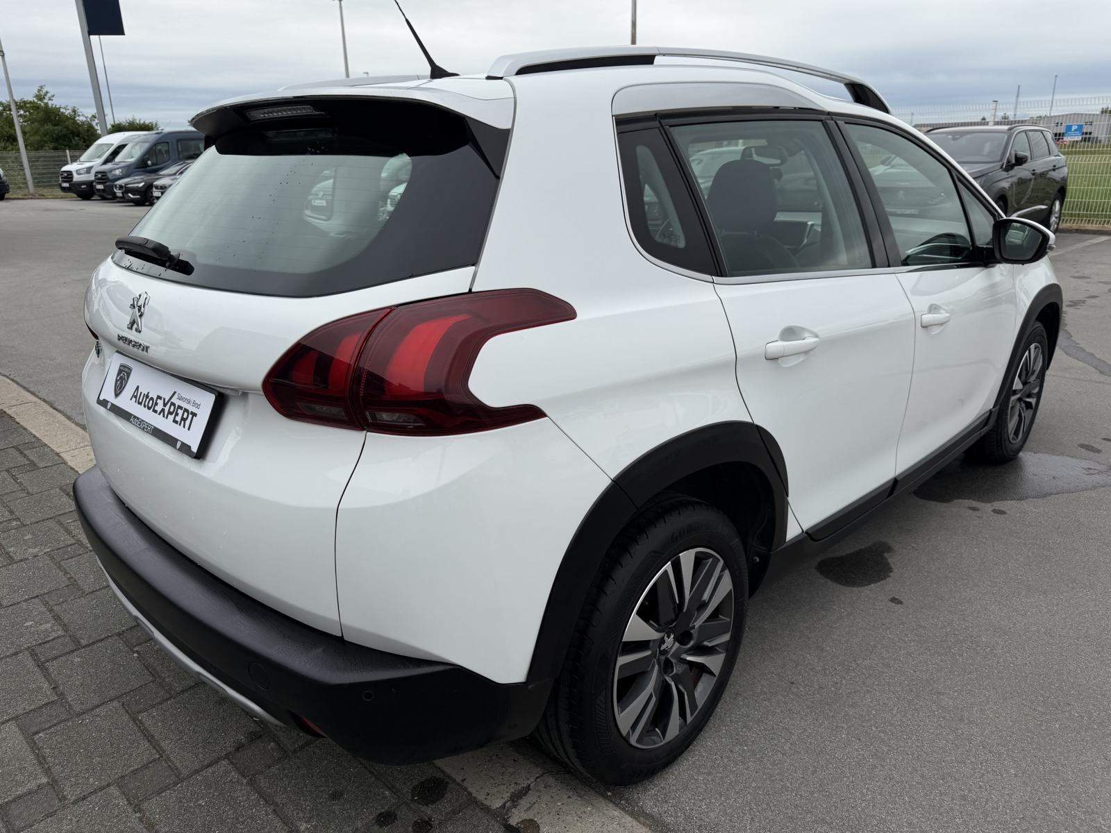 Peugeot 2008 1,2 ALLURE, 107000 KM, 12 MJ JAMSTVO, ISPORUKA ODMAH, fotografija 7