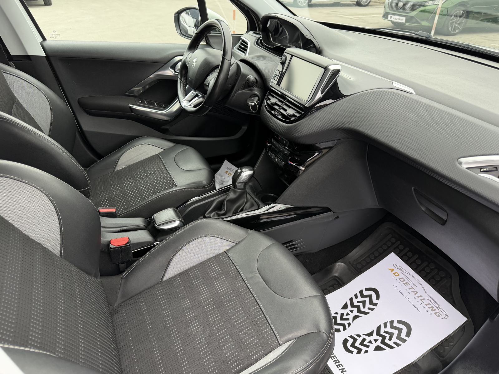 Peugeot 2008 1,2 ALLURE, 107000 KM, 12 MJ JAMSTVO, ISPORUKA ODMAH, fotografija 12