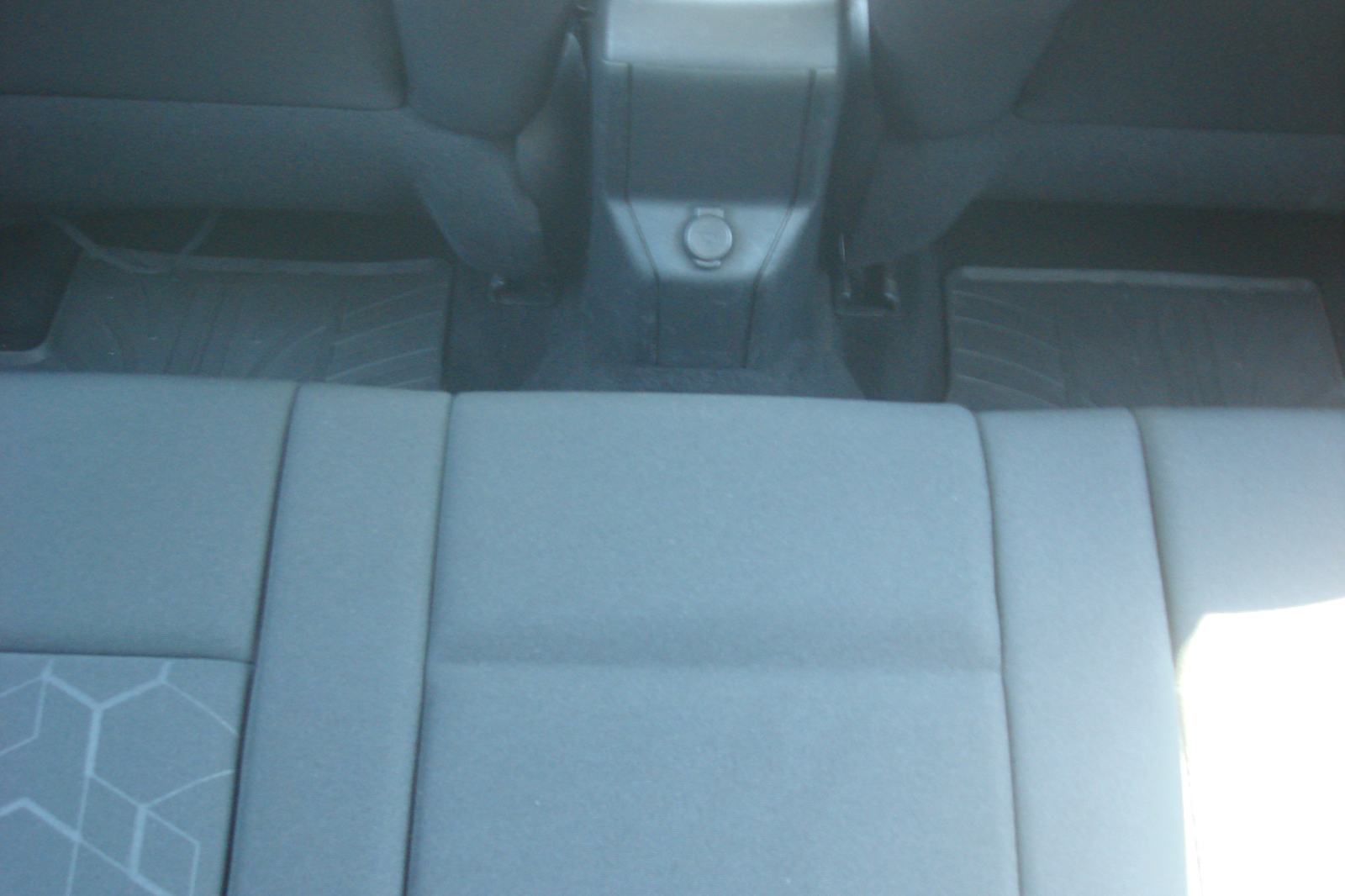 PEUGEOT 2008 1,2***133 000 KM****REGISTRIRAN 06/2027****FULL OPREMA***, fotografija 15