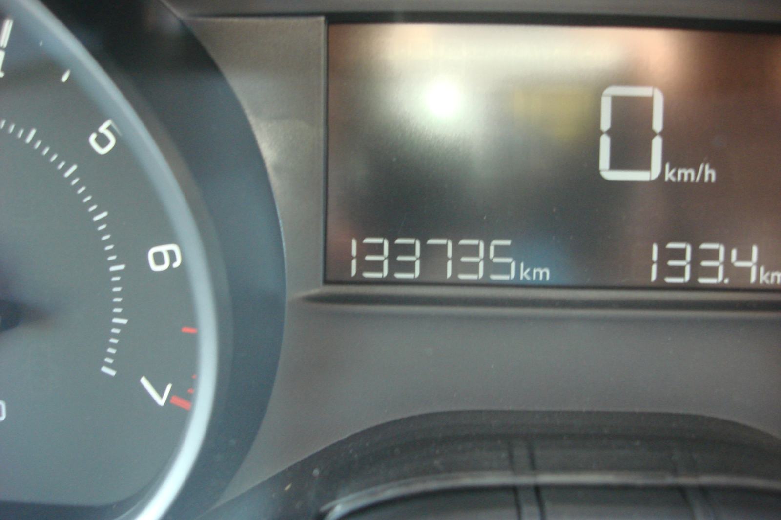 PEUGEOT 2008 1,2***133 000 KM****REGISTRIRAN 06/2027****FULL OPREMA***, fotografija 6