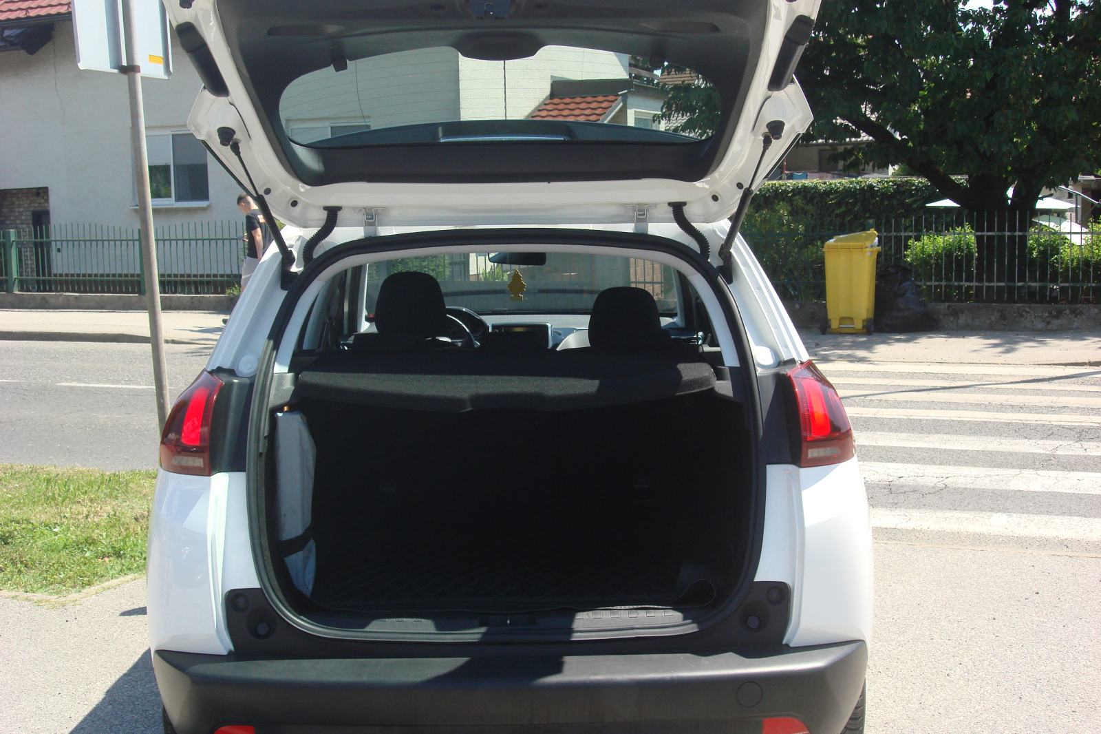 PEUGEOT 2008 1,2***133 000 KM****REGISTRIRAN 06/2027****FULL OPREMA***, fotografija 13