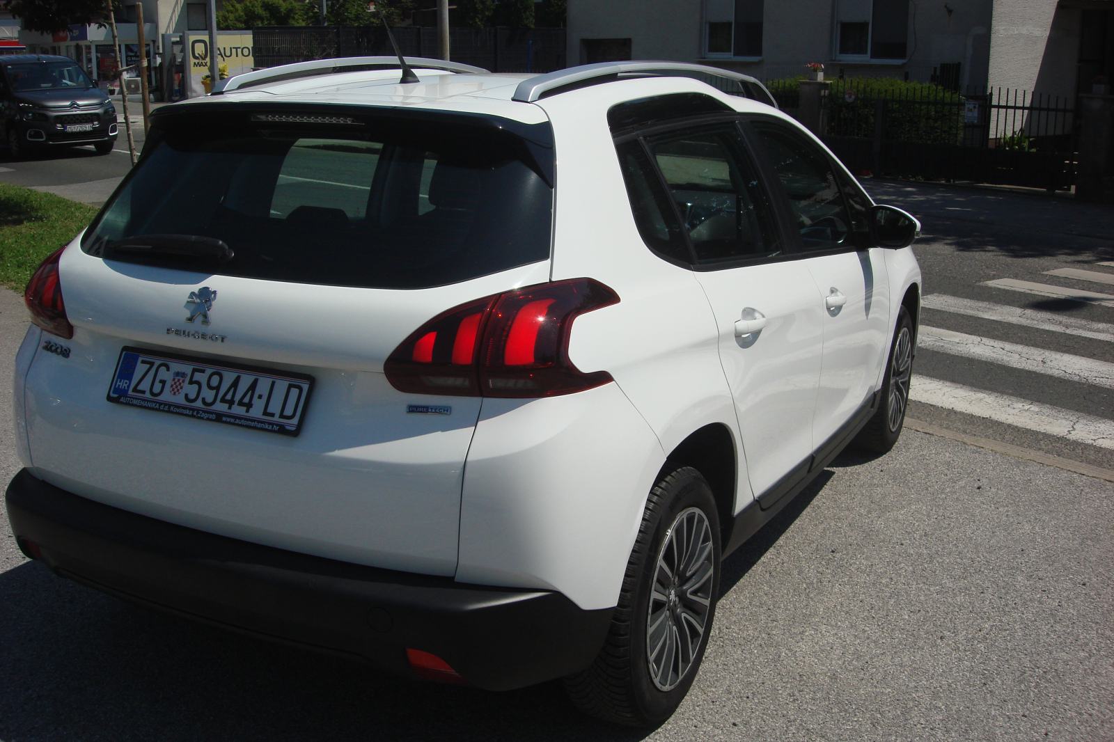 PEUGEOT 2008 1,2***133 000 KM****REGISTRIRAN 06/2027****FULL OPREMA***, fotografija 4