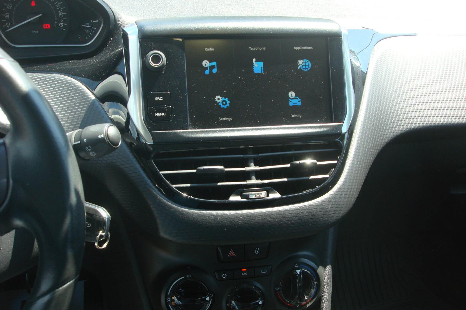 PEUGEOT 2008 1,2***133 000 KM****REGISTRIRAN 06/2027****FULL OPREMA***, fotografija 9