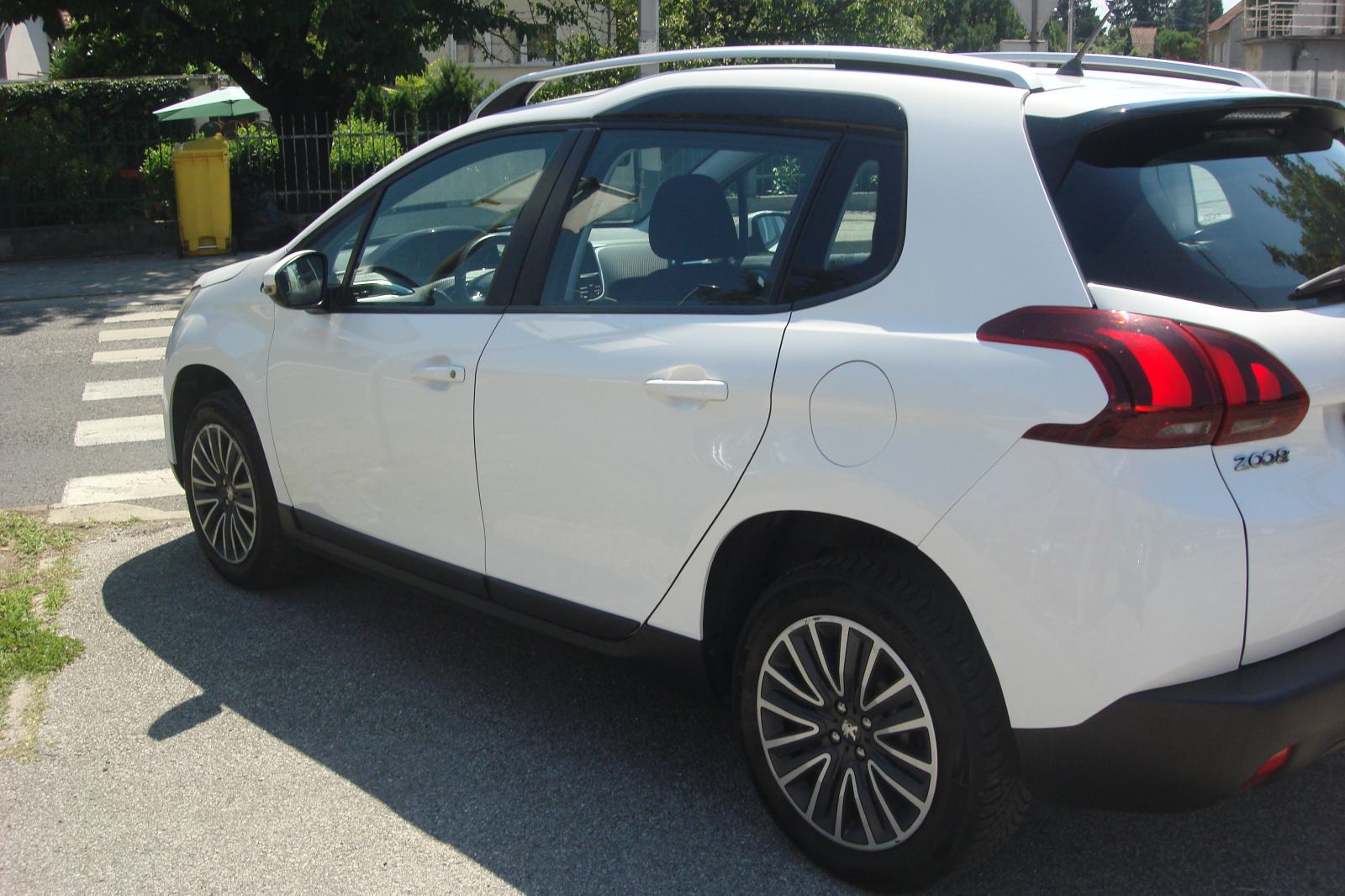 PEUGEOT 2008 1,2***133 000 KM****REGISTRIRAN 06/2027****FULL OPREMA***, fotografija 2