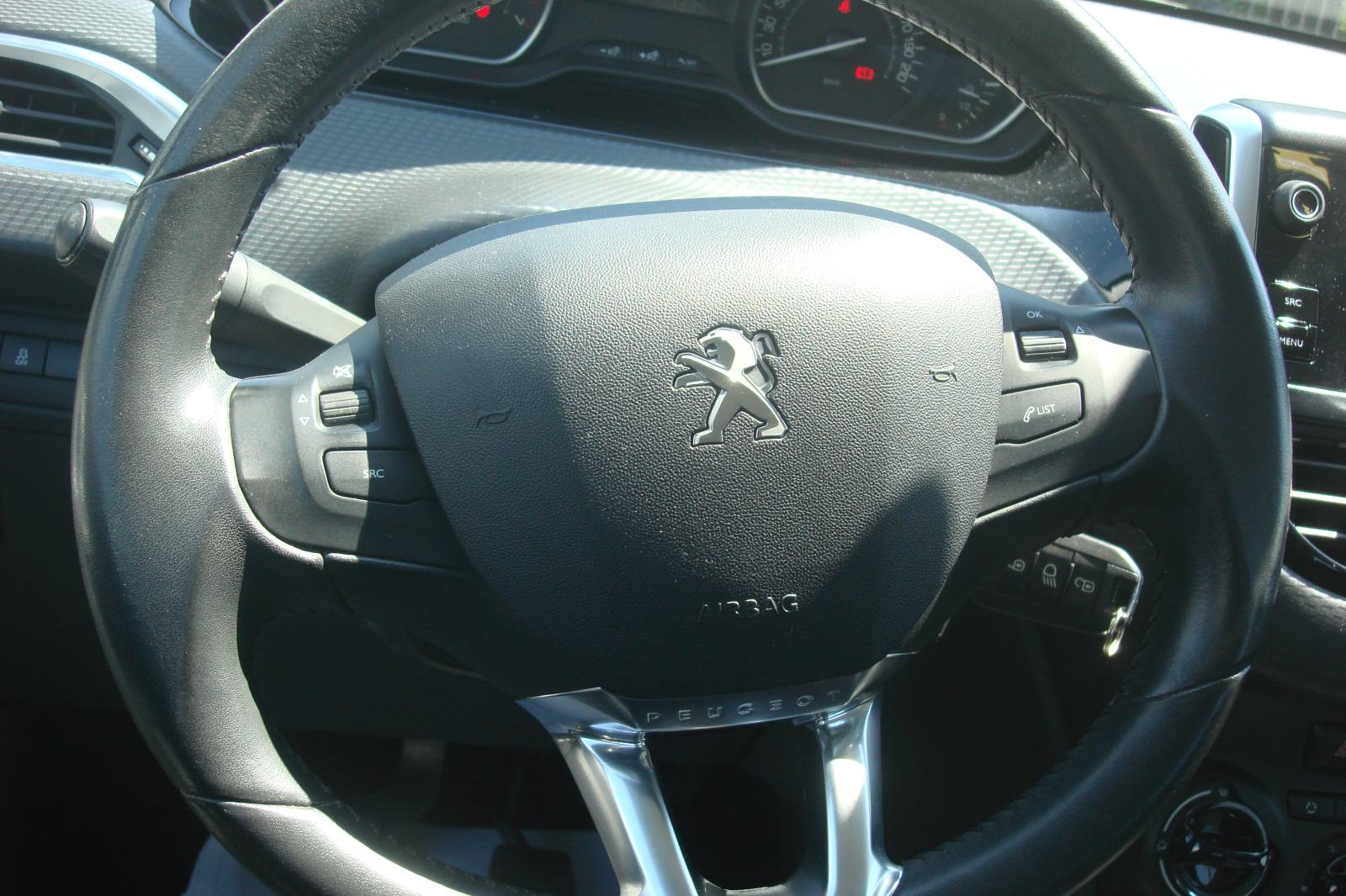 PEUGEOT 2008 1,2***133 000 KM****REGISTRIRAN 06/2027****FULL OPREMA***, fotografija 10