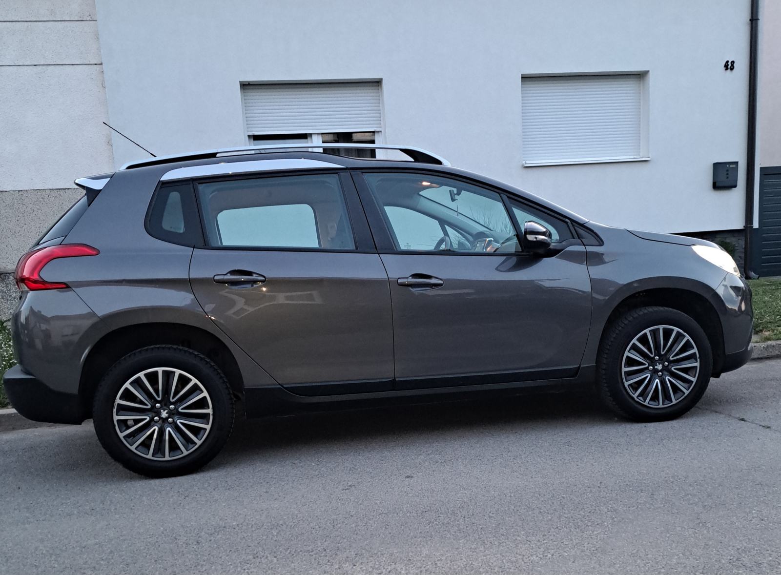 Peugeot 2008 1,2, fotografija 10