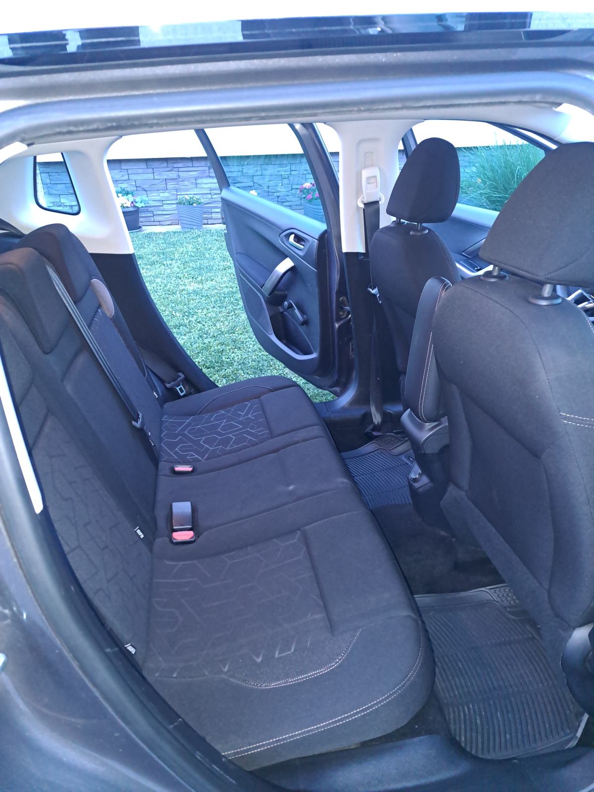 Peugeot 2008 1,2, fotografija 6