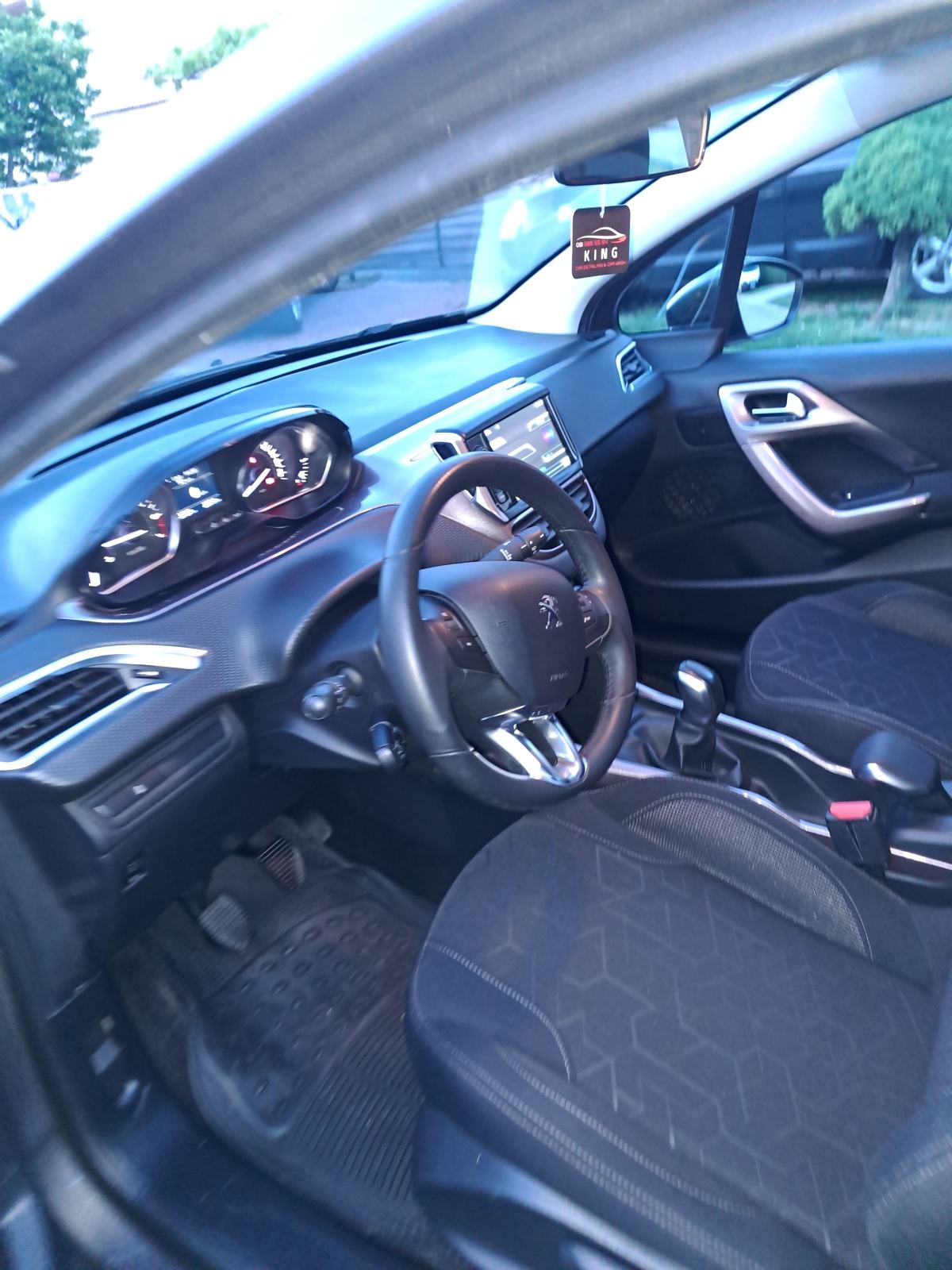 Peugeot 2008 1,2, fotografija 5