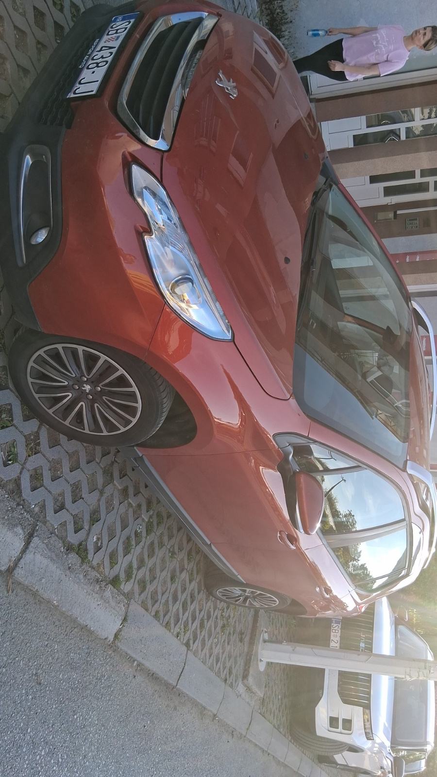 Peugeot 2008 1,2, fotografija 2