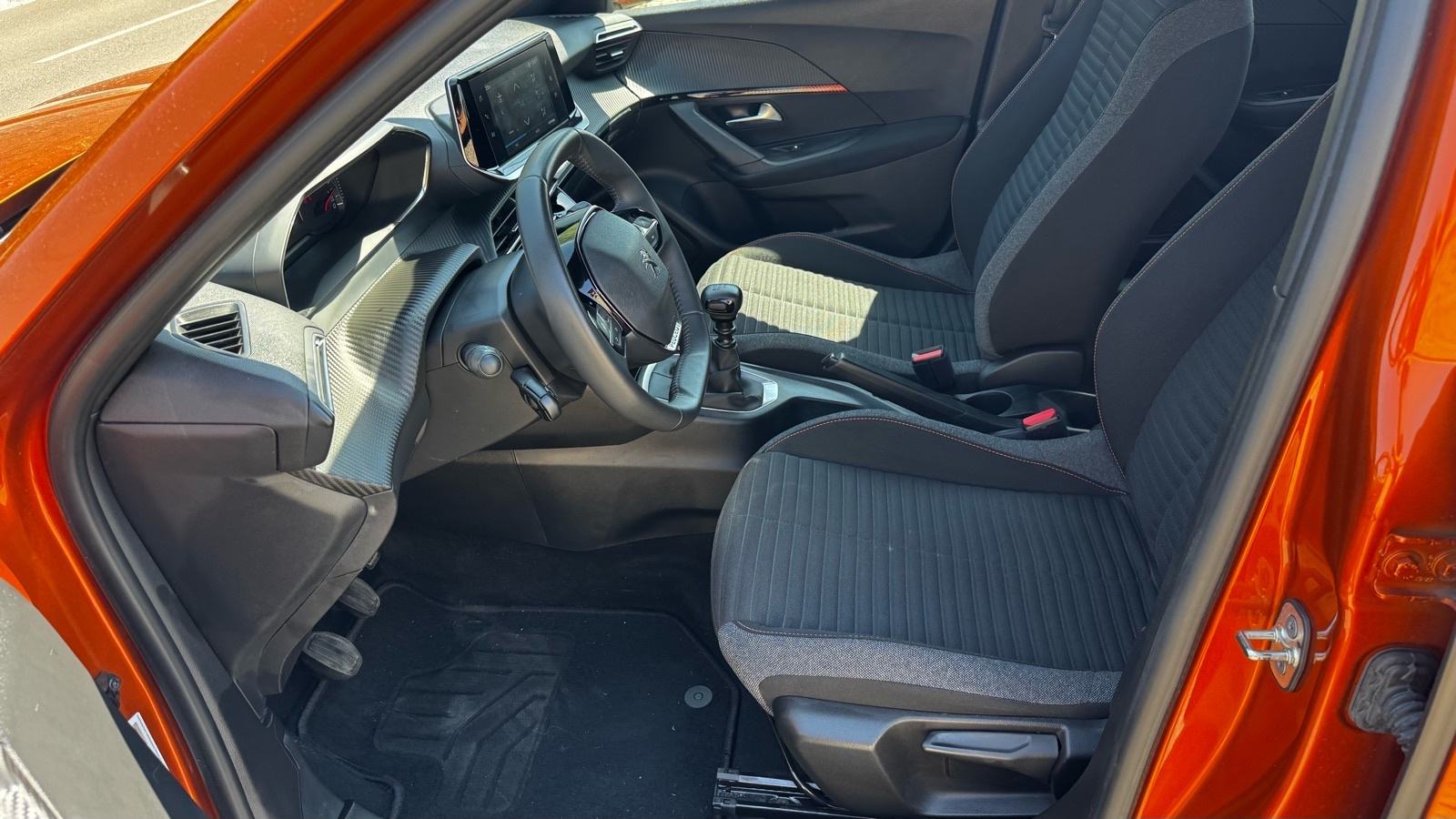 Peugeot 2008 1,2 TURBO 100 KS-SERVISNA-JAMSTVO12MJ-TOP!!!, fotografija 7