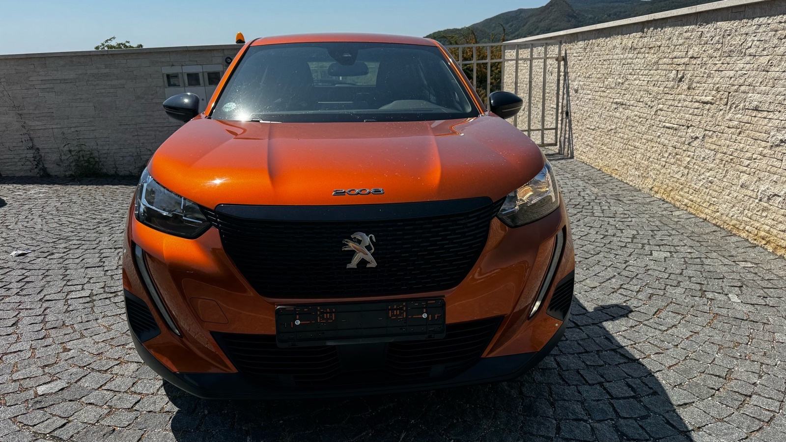 Peugeot 2008 1,2 TURBO 100 KS-SERVISNA-JAMSTVO12MJ-TOP!!!, pogled izvana - slika 2