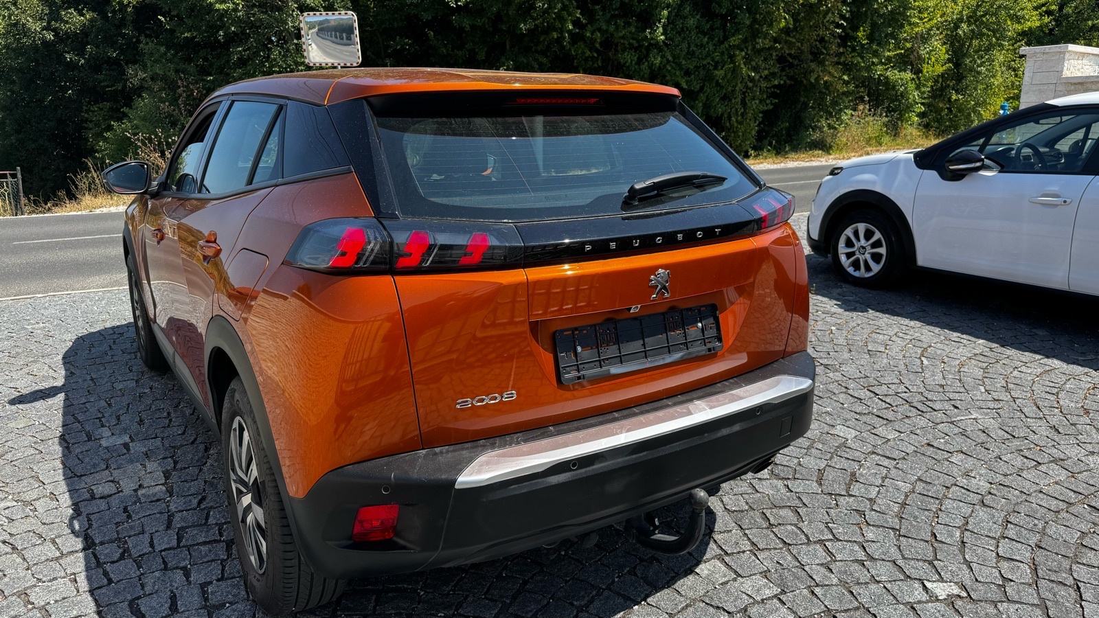 Peugeot 2008 1,2 TURBO 100 KS-SERVISNA-JAMSTVO12MJ-TOP!!!, pogled izvana - slika 5