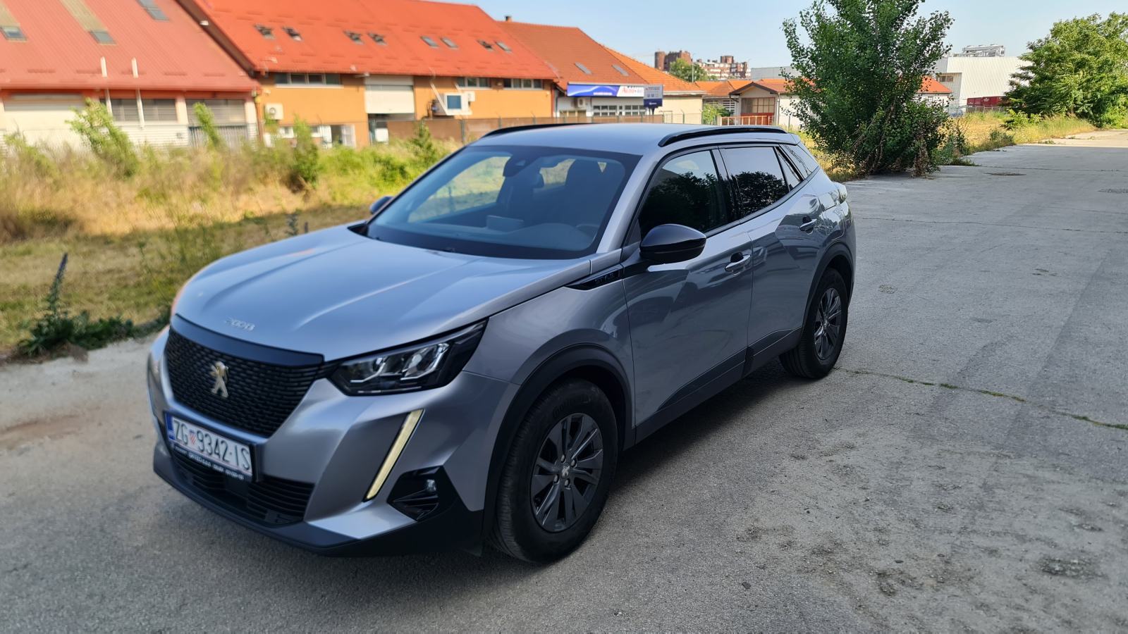 Peugeot 2008 1,2 Style, 2022, 92.900 km, iz HRreg 10/26, veliki servis, fotografija 2