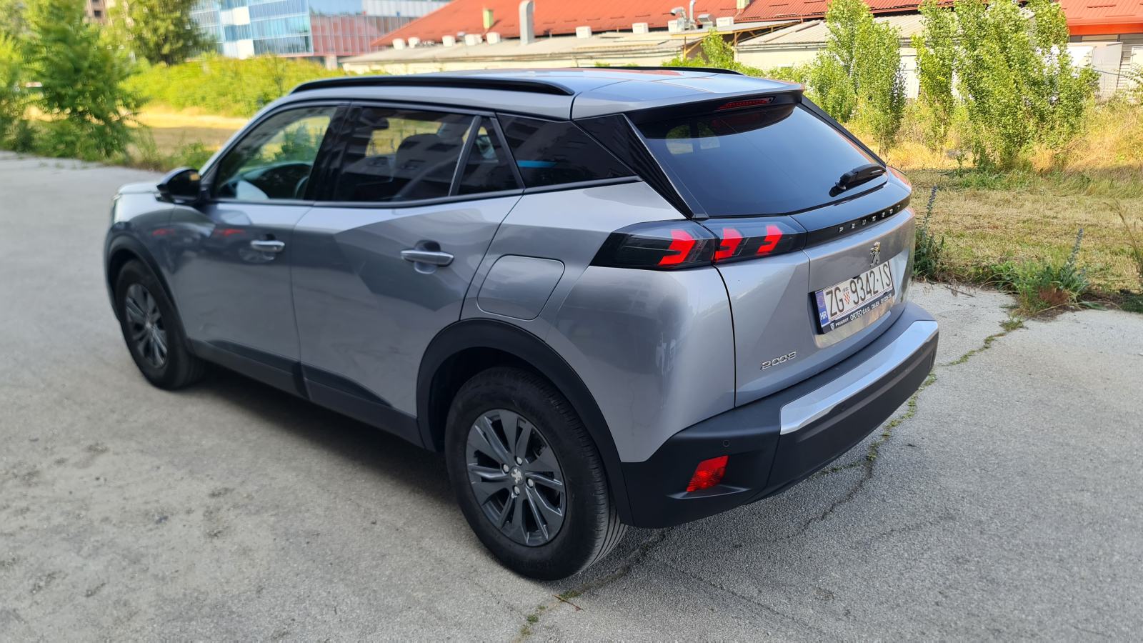 Peugeot 2008 1,2 Style, 2022, 92.900 km, iz HRreg 10/26, veliki servis, fotografija 4