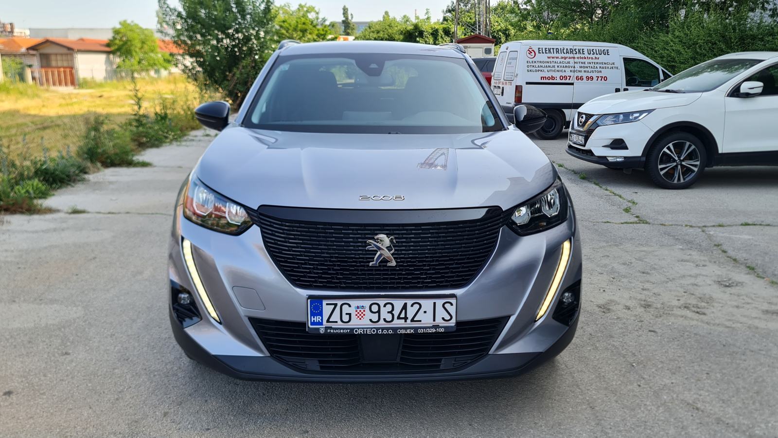 Peugeot 2008 1,2 Style, 2022, 92.900 km, iz HRreg 10/26, veliki servis, fotografija 6
