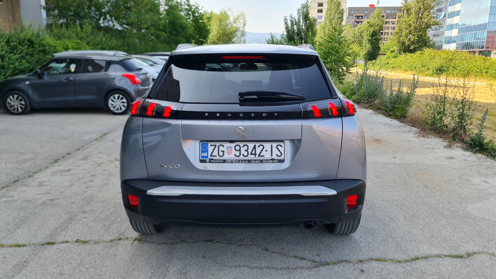 Peugeot 2008 1,2 Style, 2022, 92.900 km, iz HRreg 10/26, veliki servis, fotografija 7