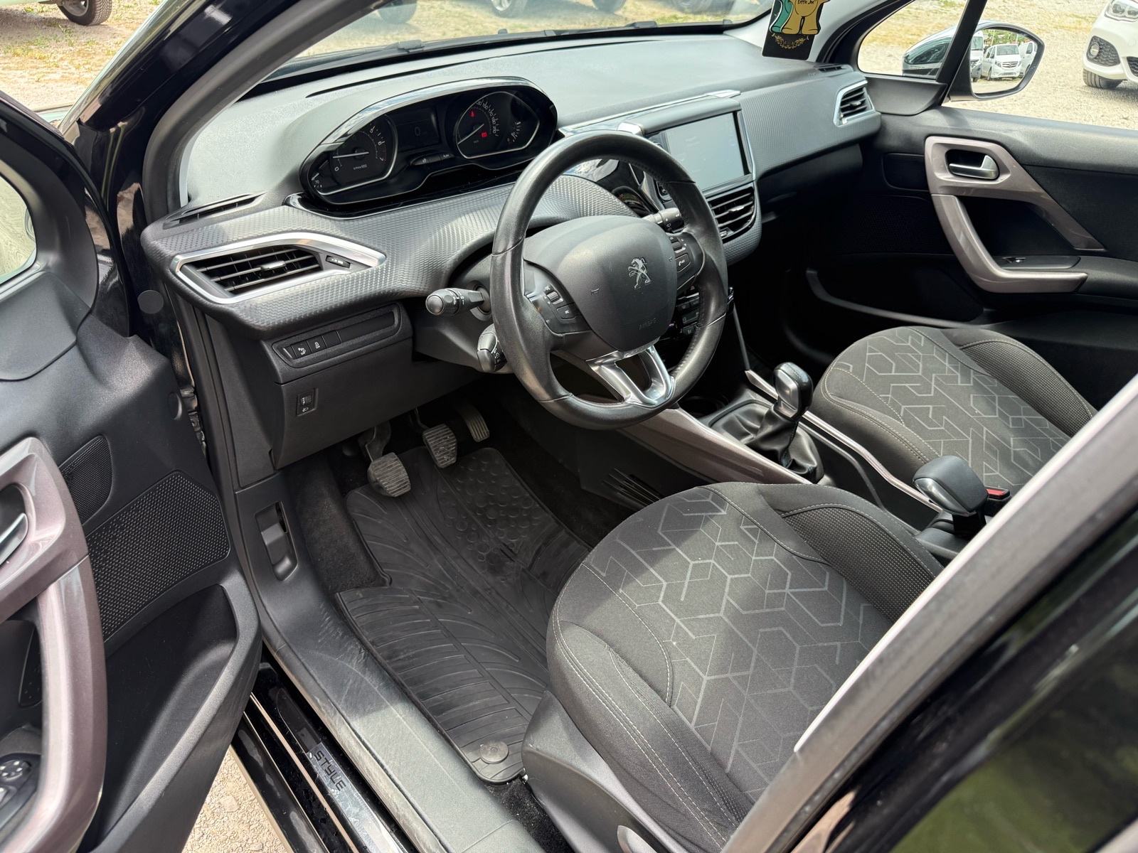 Peugeot 2008 1,2-STYLE-NAVIGACIJA-ALU-PDC-LED-MFV, fotografija 9