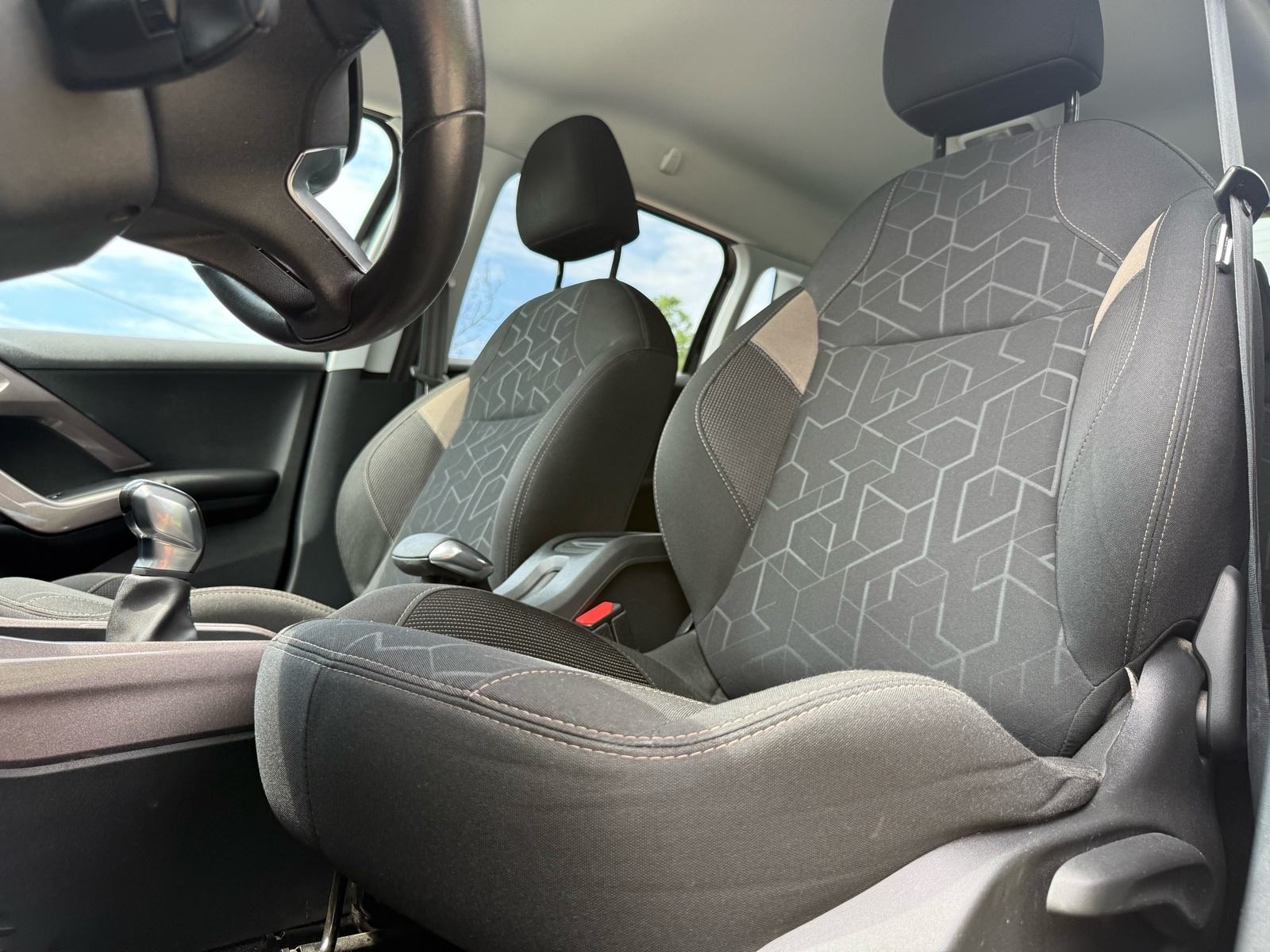 Peugeot 2008 1,2-STYLE-NAVIGACIJA-ALU-PDC-LED-MFV, fotografija 10